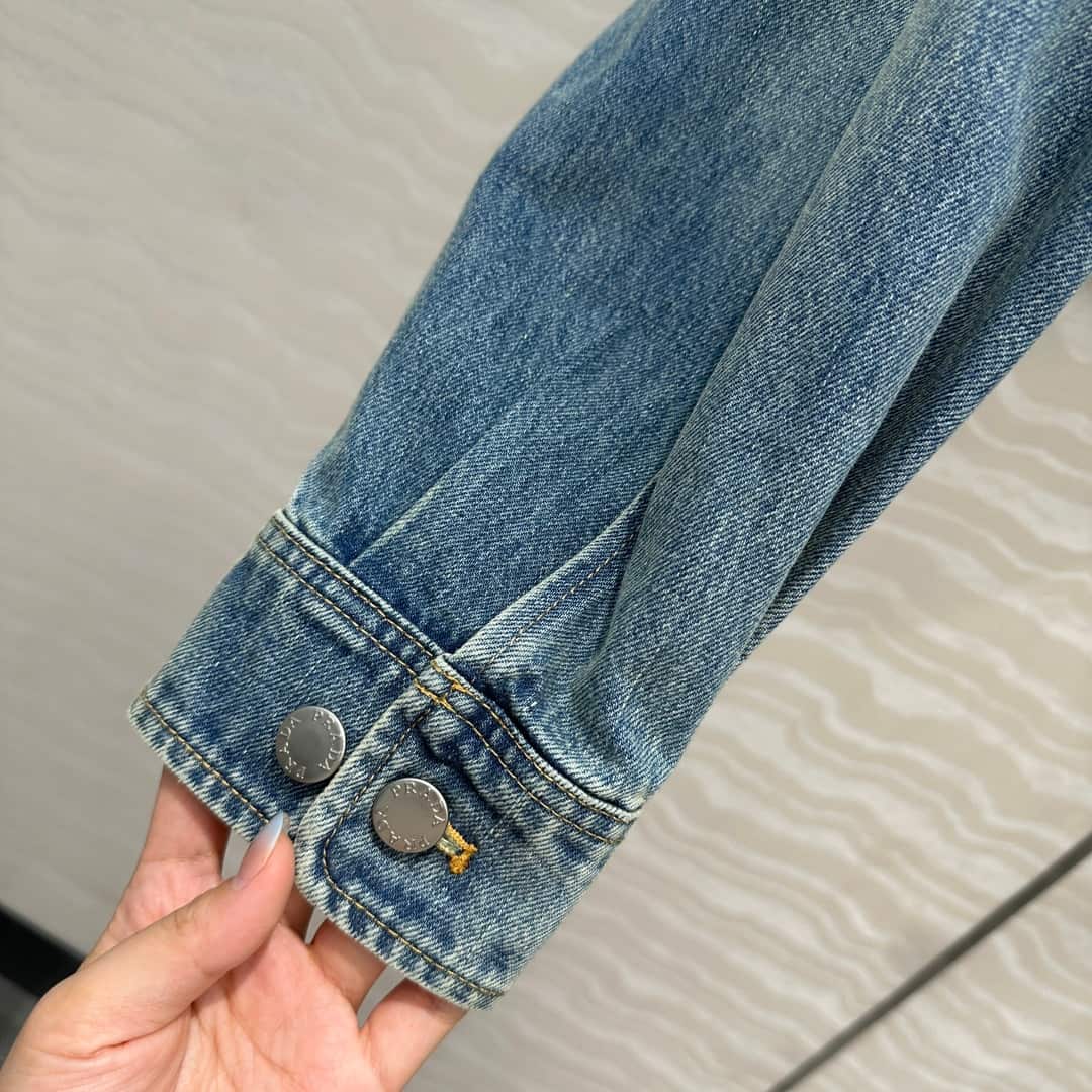 Prada: Veste, emblème triangulaire, poches, pièces métalliques, denim