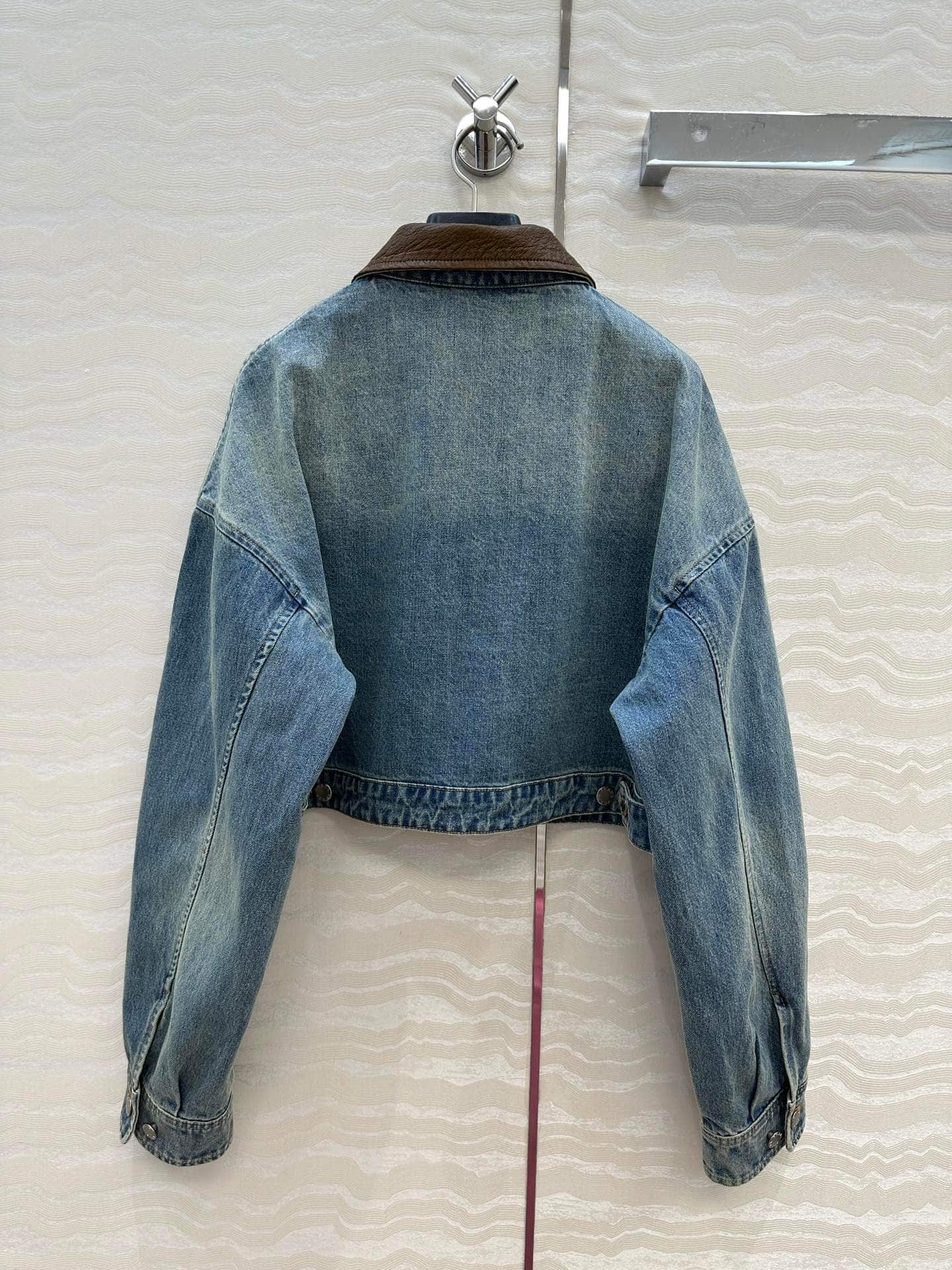 Prada: Veste, emblème triangulaire, poches, pièces métalliques, denim