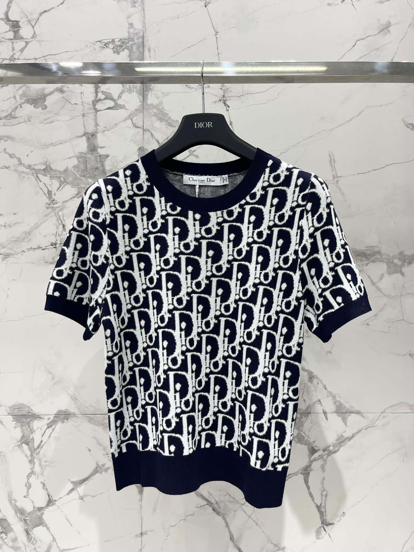 Dior: T-shirt, jacquard, empiècements contrastants, denim