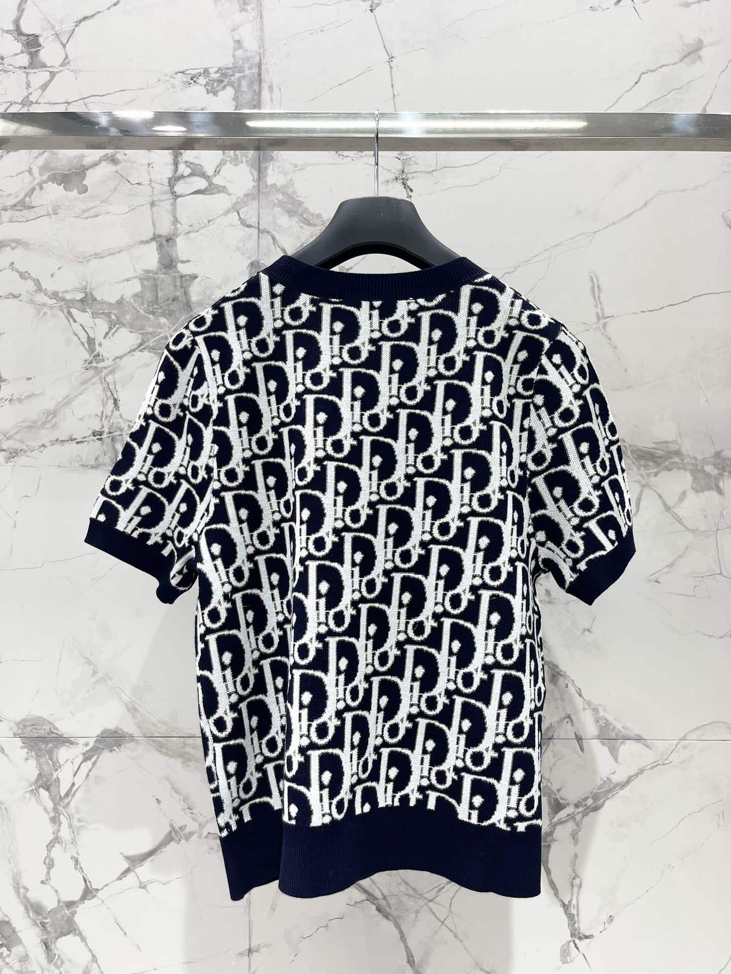 Dior: T-shirt, jacquard, empiècements contrastants, denim