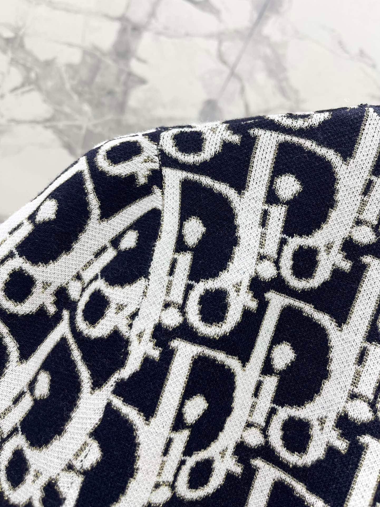 Dior: T-shirt, jacquard, empiècements contrastants, denim