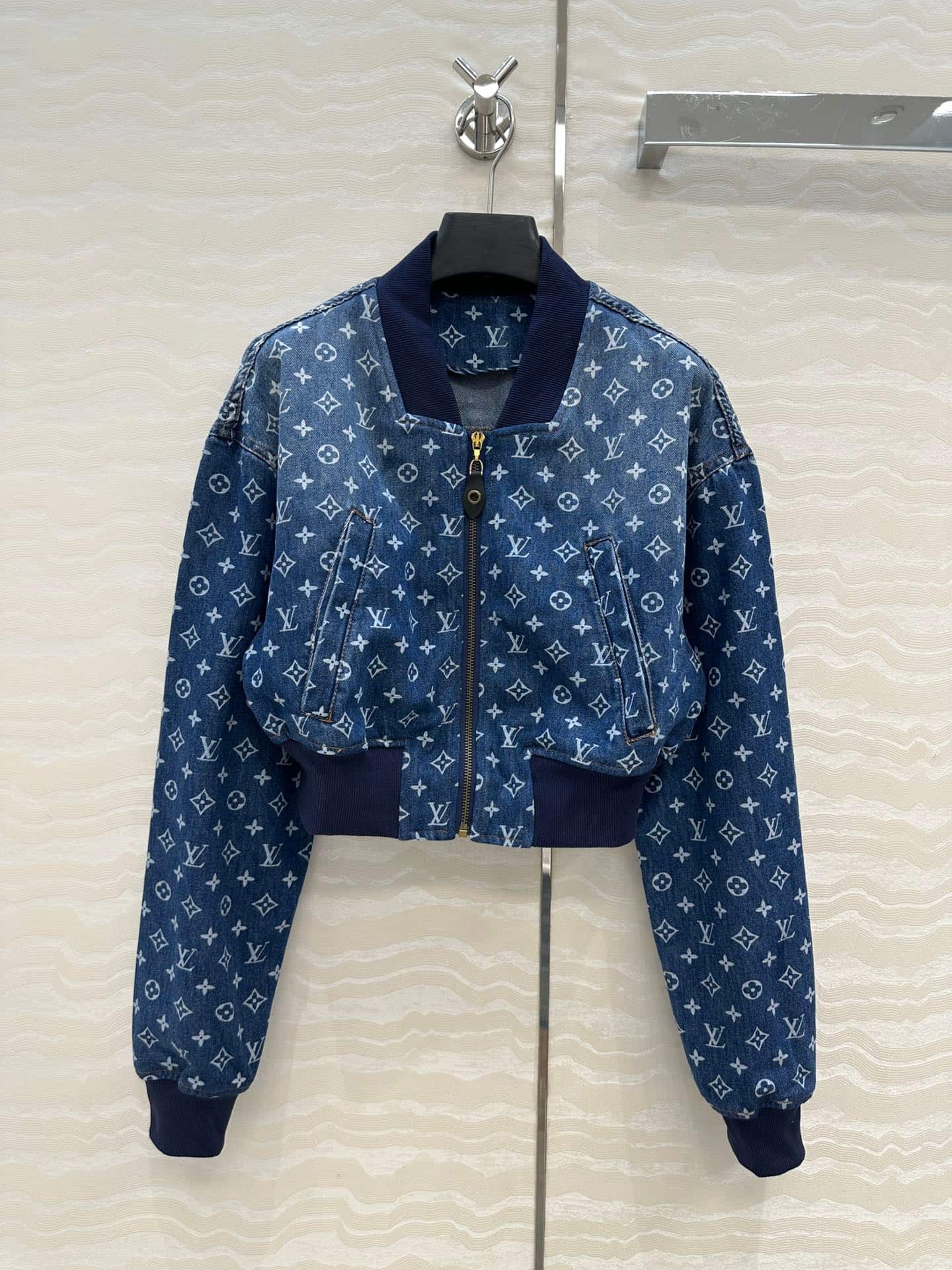 Louis Vuitton: Veste, monogramme, maille côtelée, pièces métalliques, coton, denim