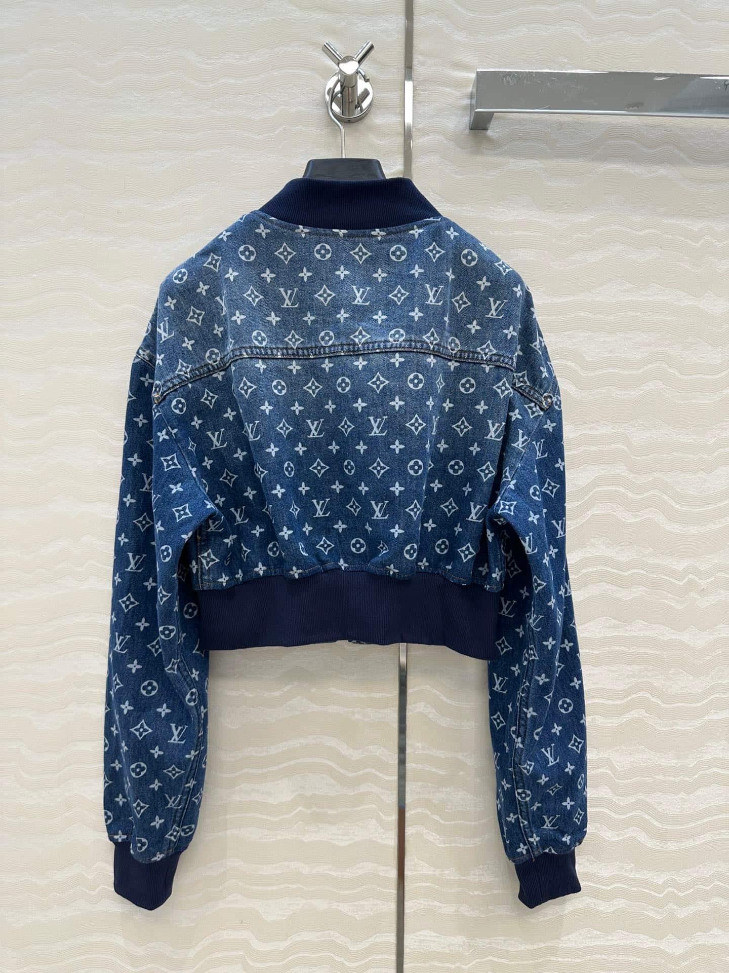 Louis Vuitton: Veste, monogramme, maille côtelée, pièces métalliques, coton, denim