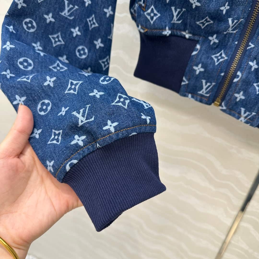 Louis Vuitton: Veste, monogramme, maille côtelée, pièces métalliques, coton, denim