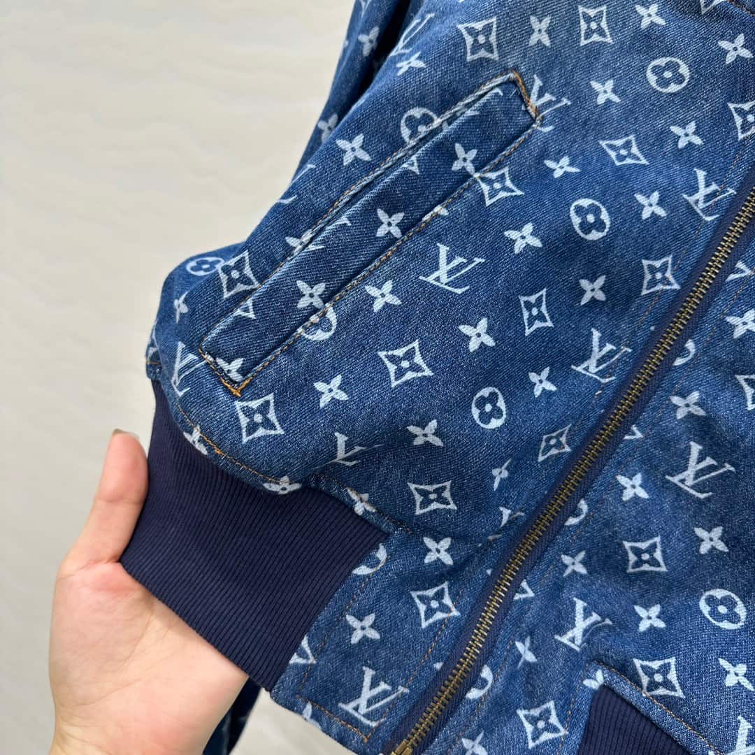 Louis Vuitton: Veste, monogramme, maille côtelée, pièces métalliques, coton, denim