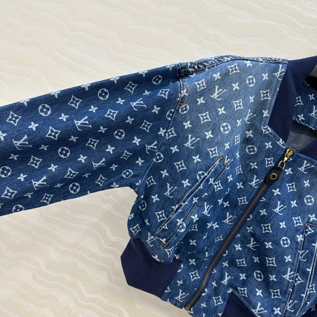 Louis Vuitton: Veste, monogramme, maille côtelée, pièces métalliques, coton, denim