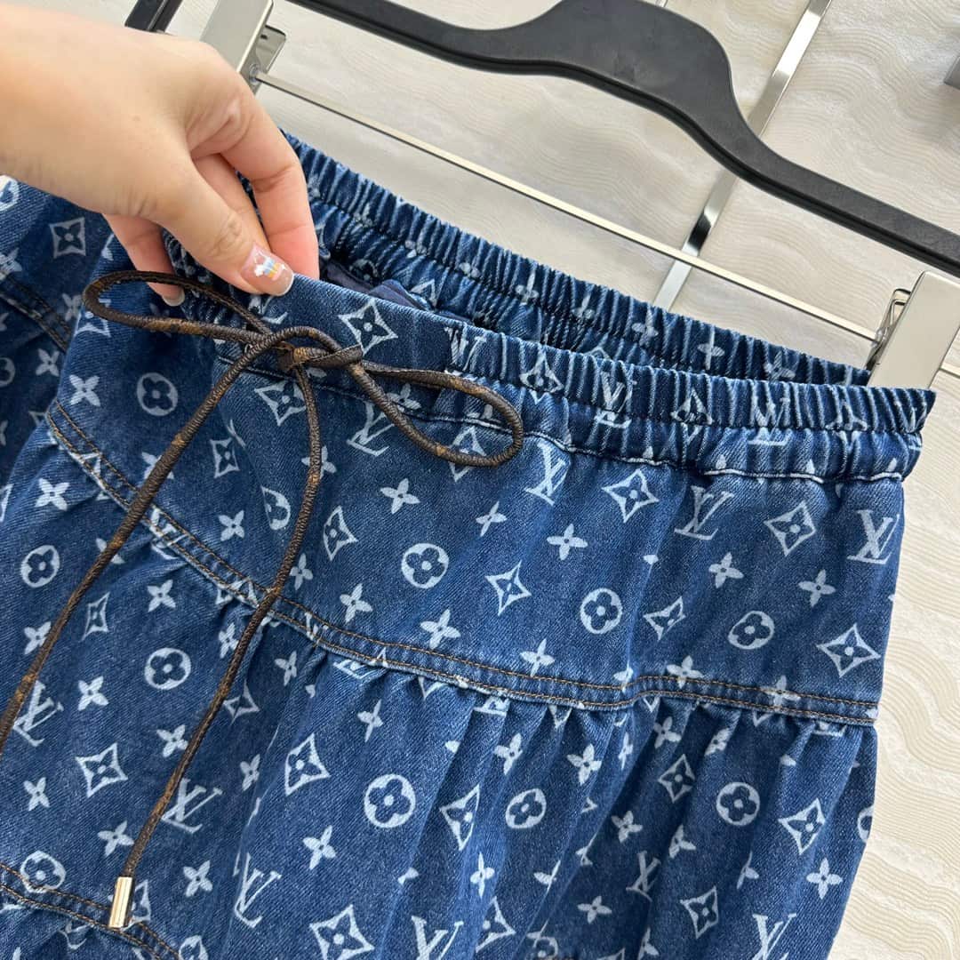 Louis Vuitton: Jupe, monogramme, pièces métalliques, coton, denim