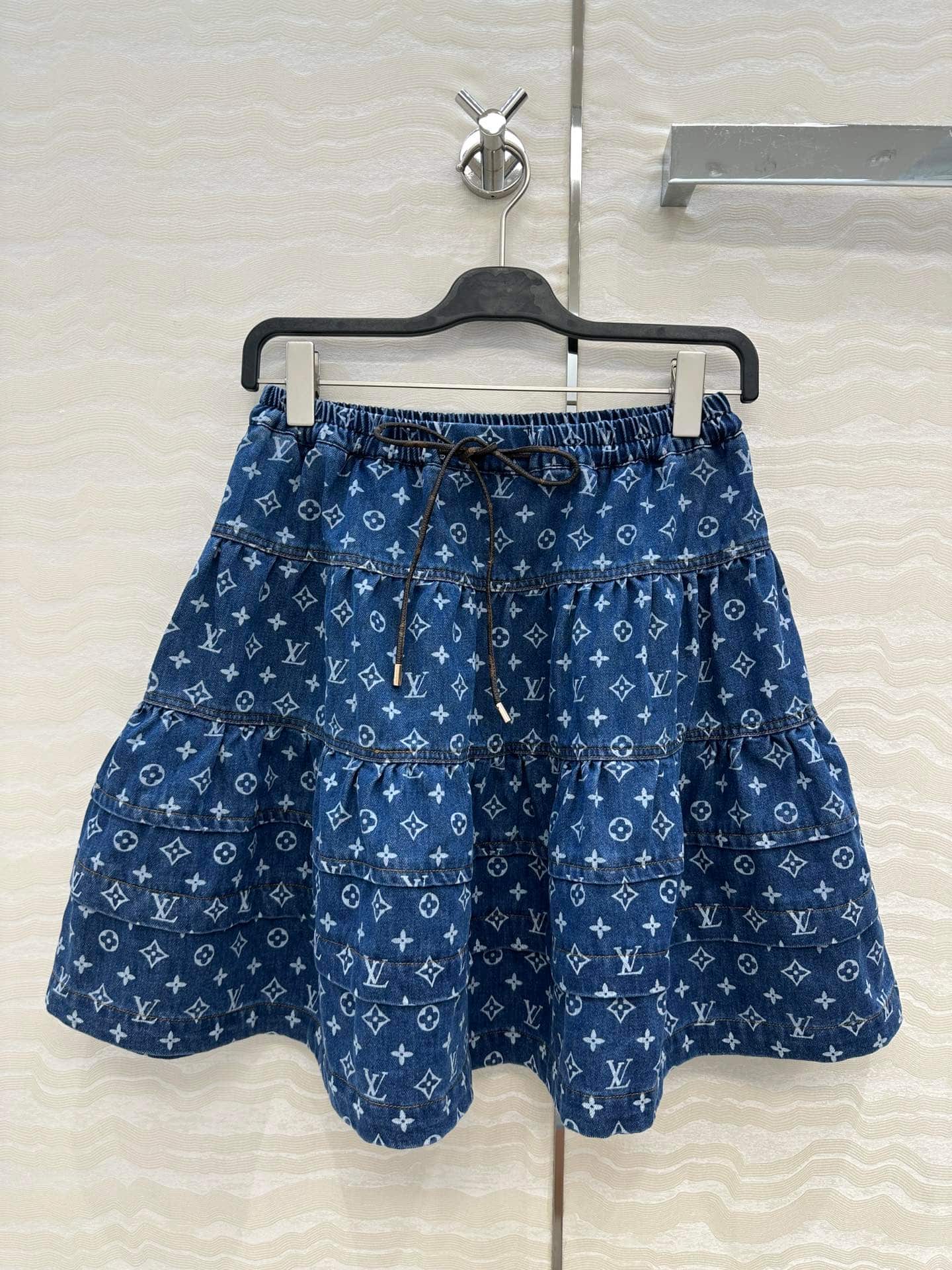 Louis Vuitton: Jupe, monogramme, pièces métalliques, coton, denim