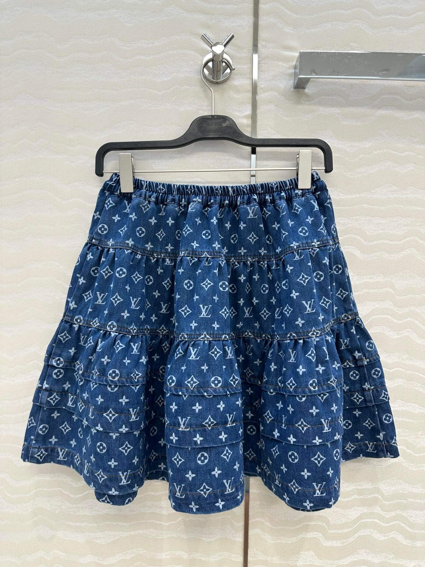 Louis Vuitton: Jupe, monogramme, pièces métalliques, coton, denim