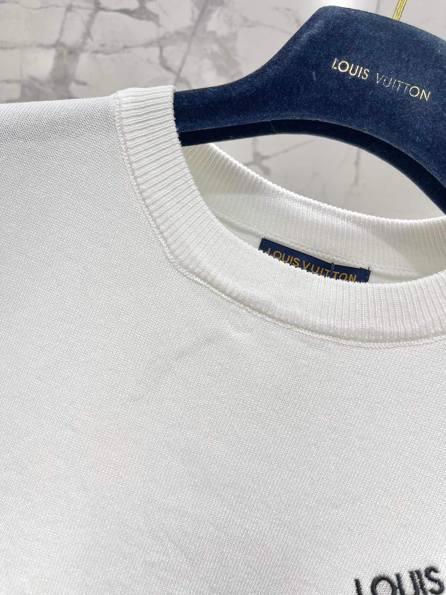 Louis Vuitton: куртка, вышивка, логотип