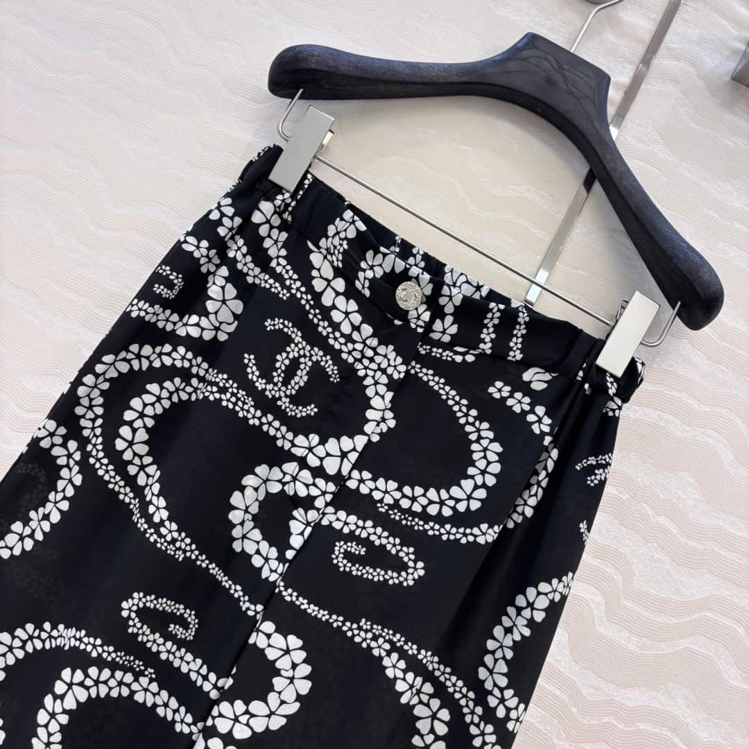 Chanel: 半身裙, 黑色, 印花, 珍珠装饰
