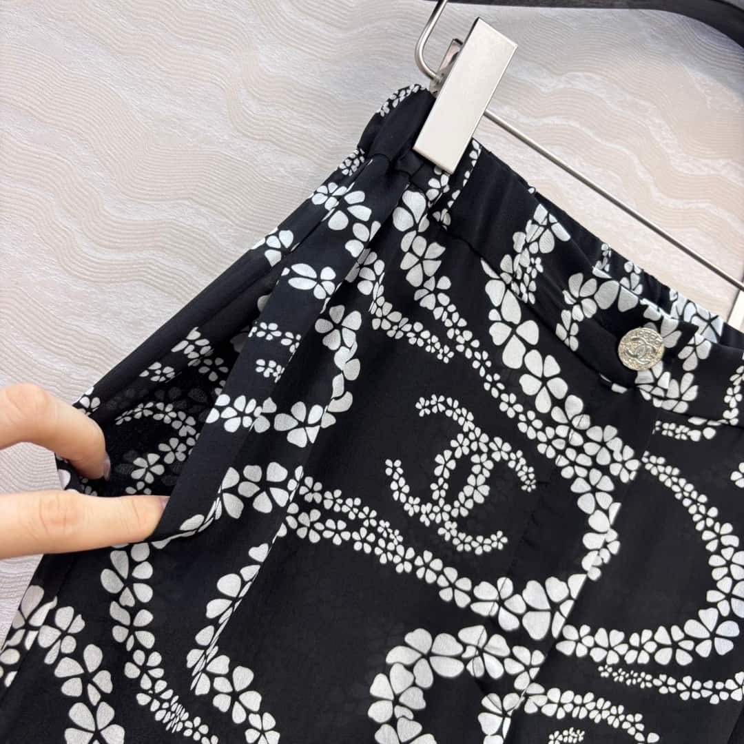 Chanel: 半身裙, 黑色, 印花, 珍珠装饰