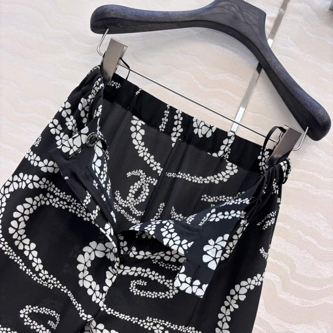 Chanel: 半身裙, 黑色, 印花, 珍珠装饰