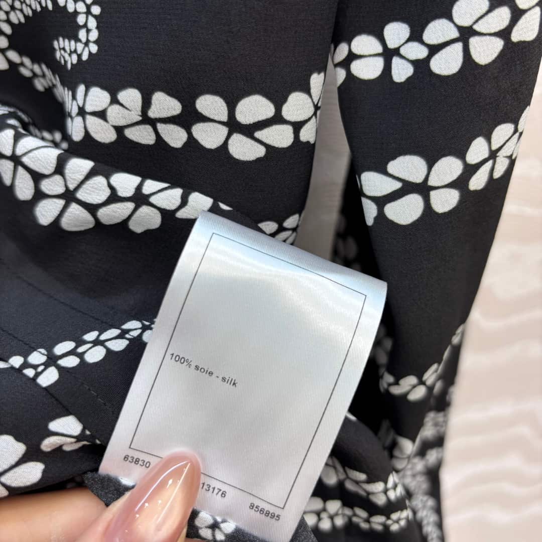 Chanel: куртка, черный цвет, принт, жемчужная отделка