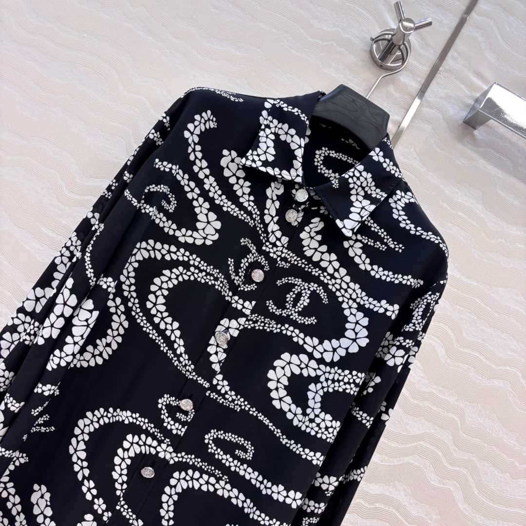 Chanel: куртка, черный цвет, принт, жемчужная отделка