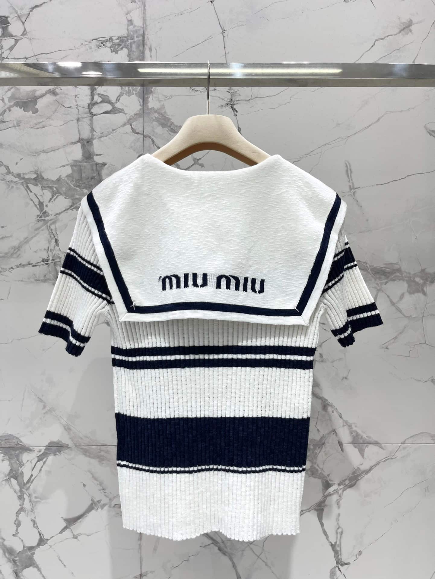 Miu Miu: Veste, bleu marine, broderie, rayures, empiècements contrastants