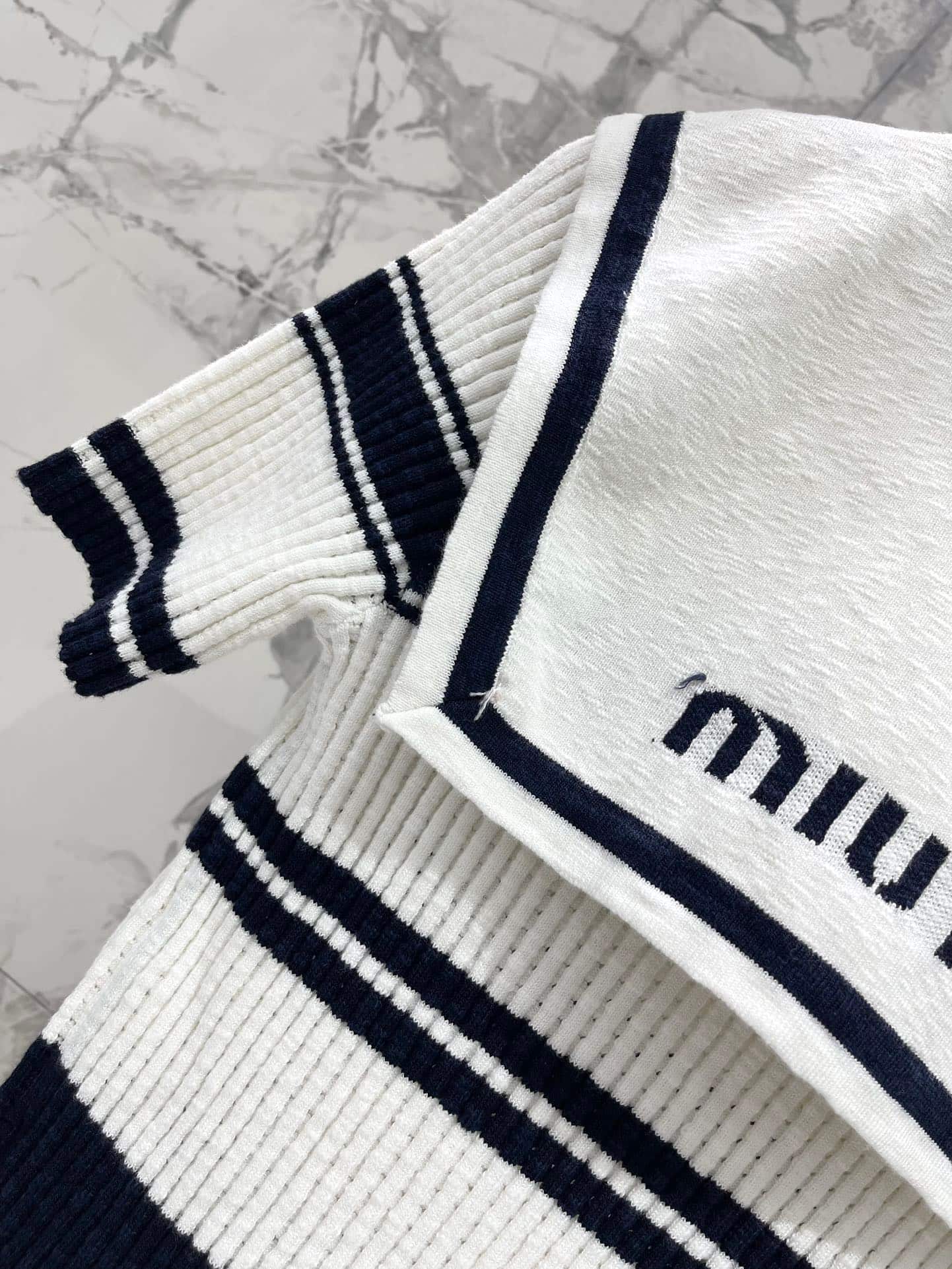 Miu Miu: Veste, bleu marine, broderie, rayures, empiècements contrastants