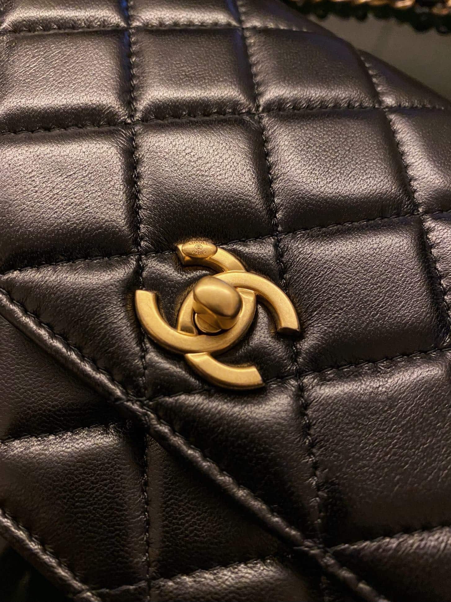 Chanel: кошелёк на цепочке WOC
