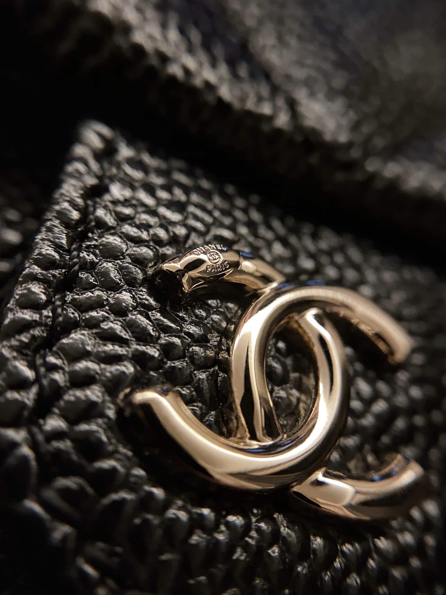 Chanel : sac à dos, noir