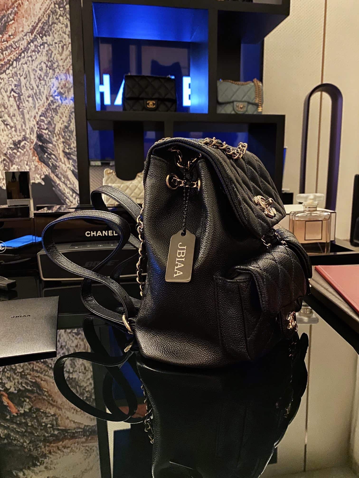 Chanel : sac à dos, noir