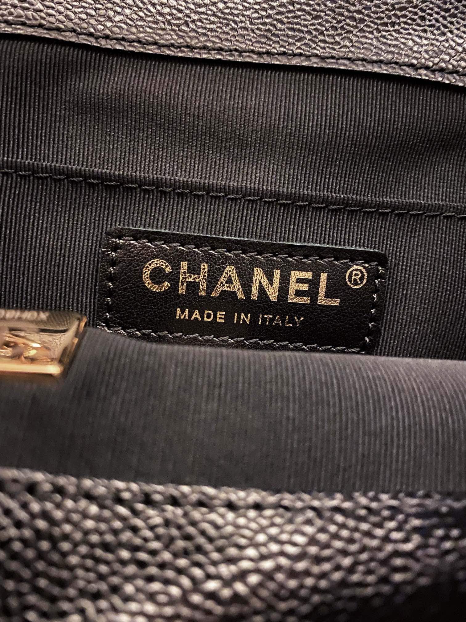 Chanel : sac à dos, noir