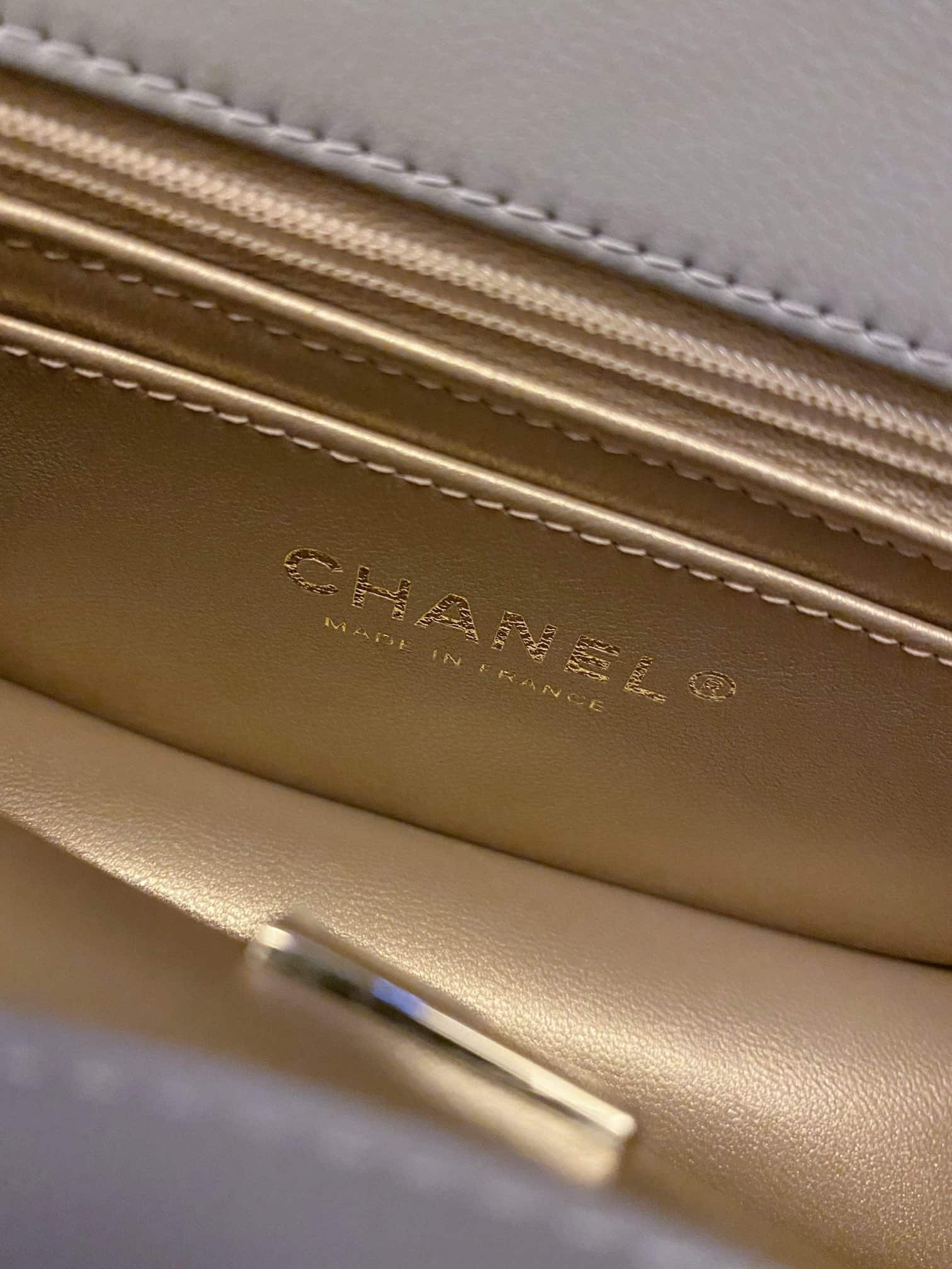 Chanel: сумка Pearl Crush, мини, серая