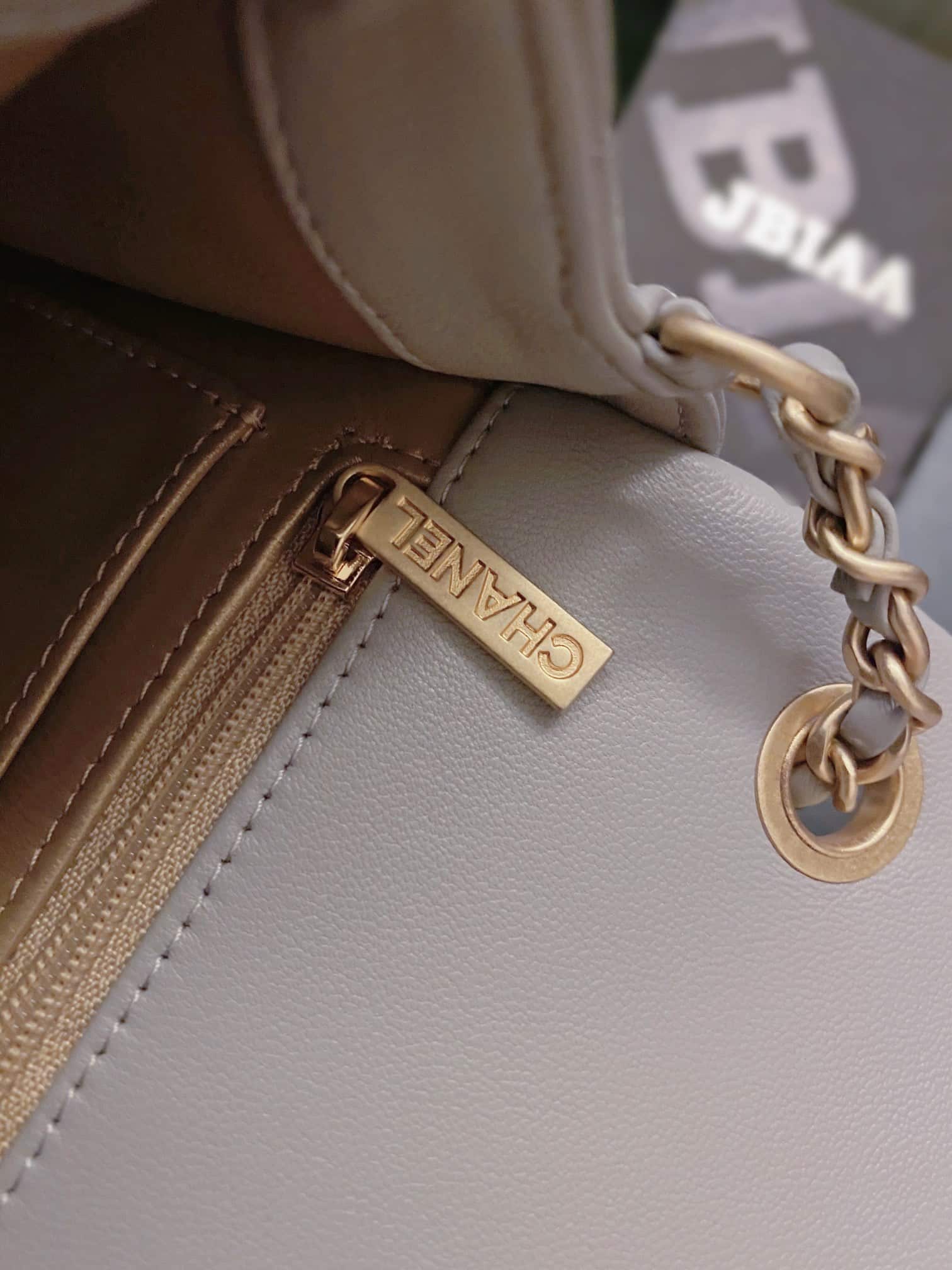 Chanel: сумка Pearl Crush, мини, серая