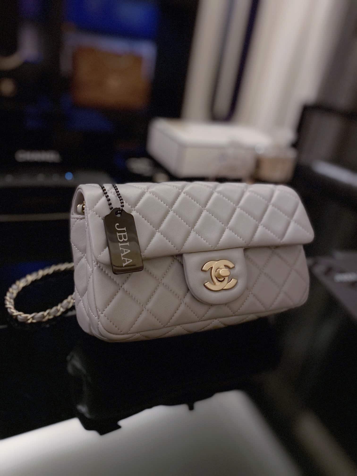 Chanel: сумка Pearl Crush, мини, серая