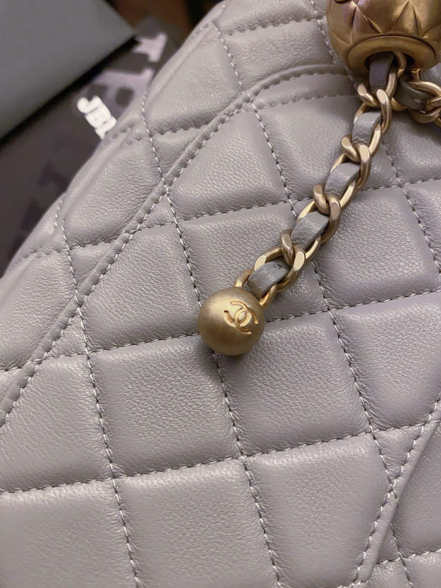 Chanel: сумка Pearl Crush, мини, серая