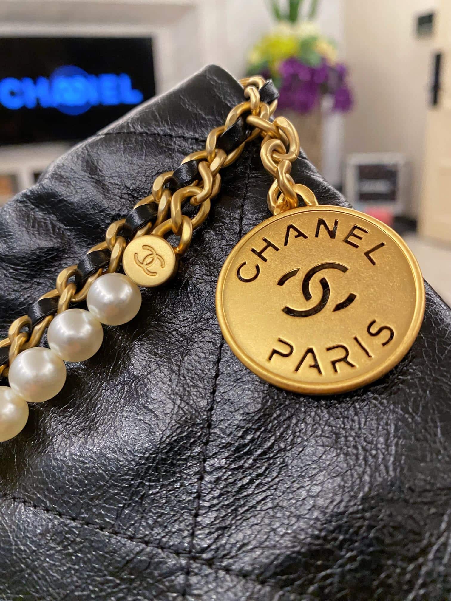 Chanel: сумка, жемчужная отделка