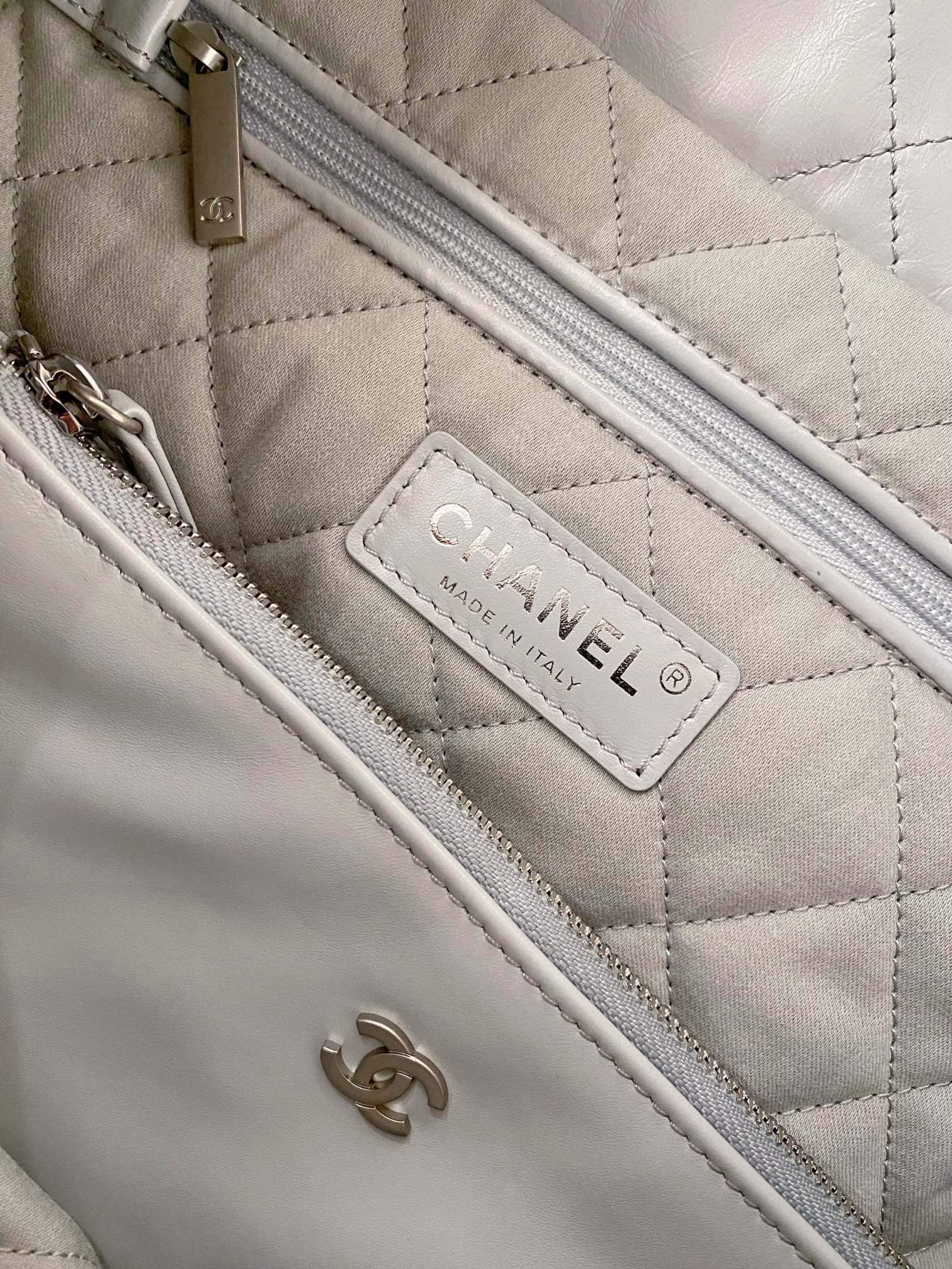 Chanel: сумка 22, средняя, серая, серебристая фурнитура