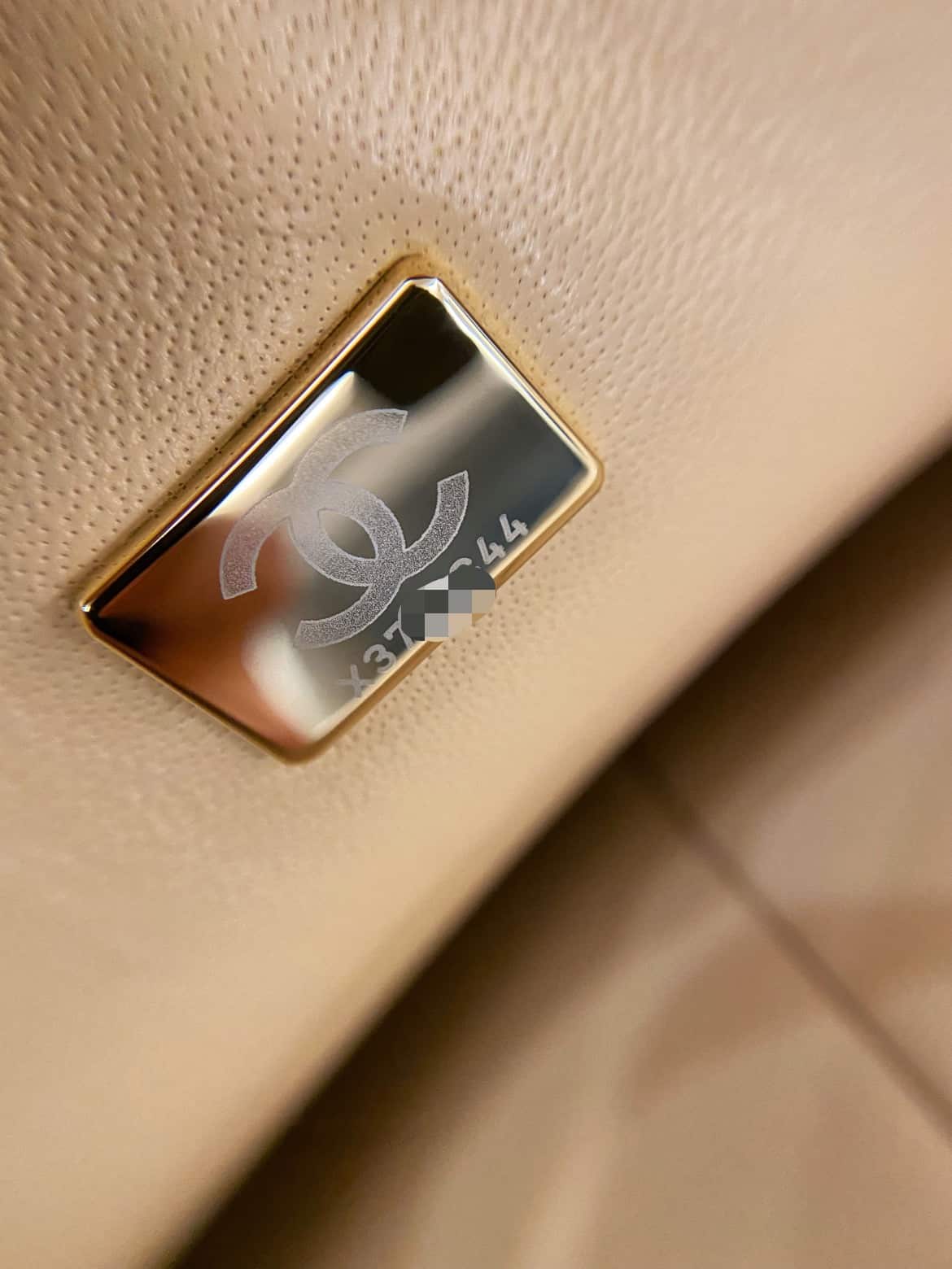 Chanel : sac Classic Flap 25, blanc, cuir caviar