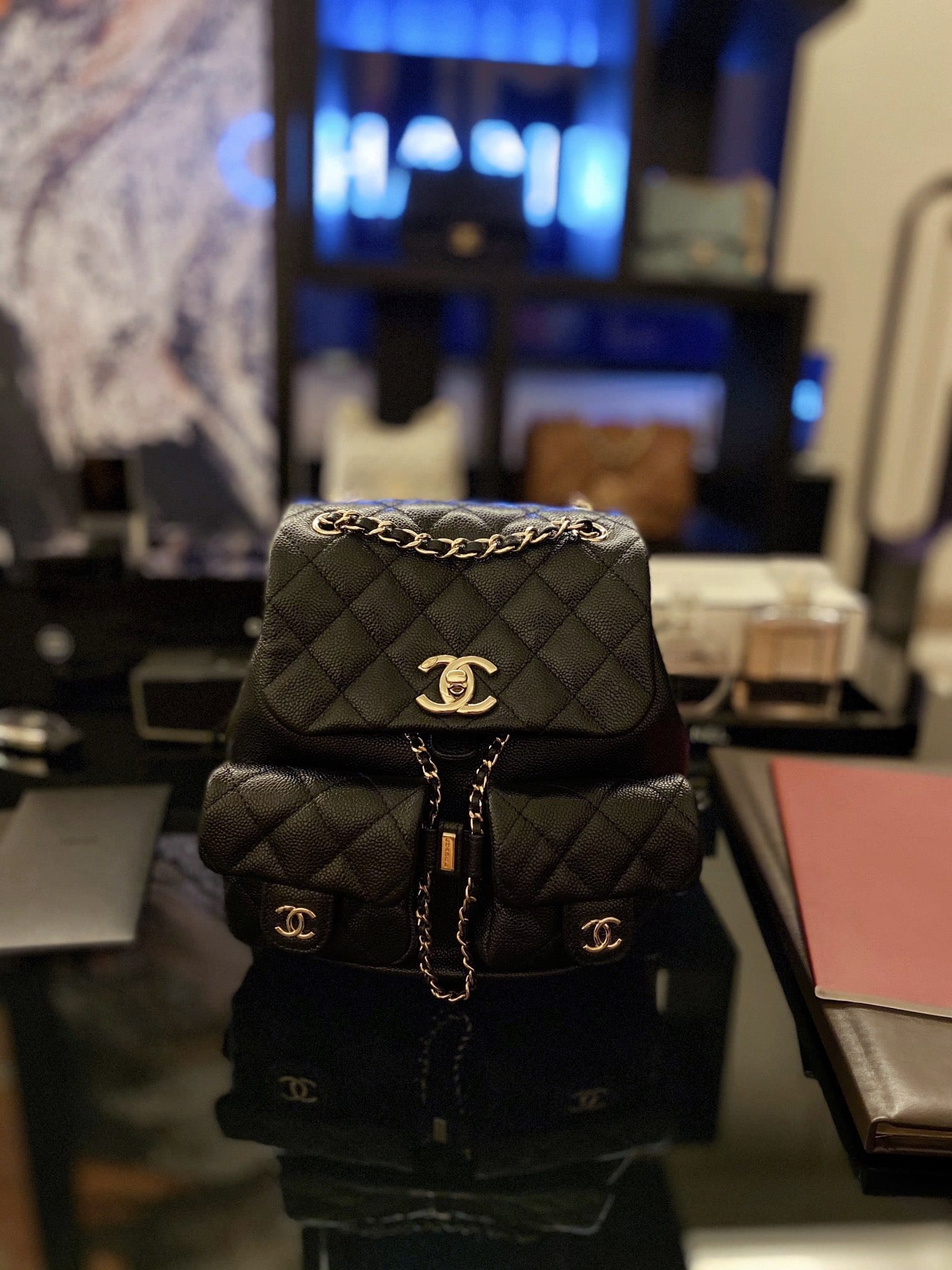 Chanel : sac à dos, noir