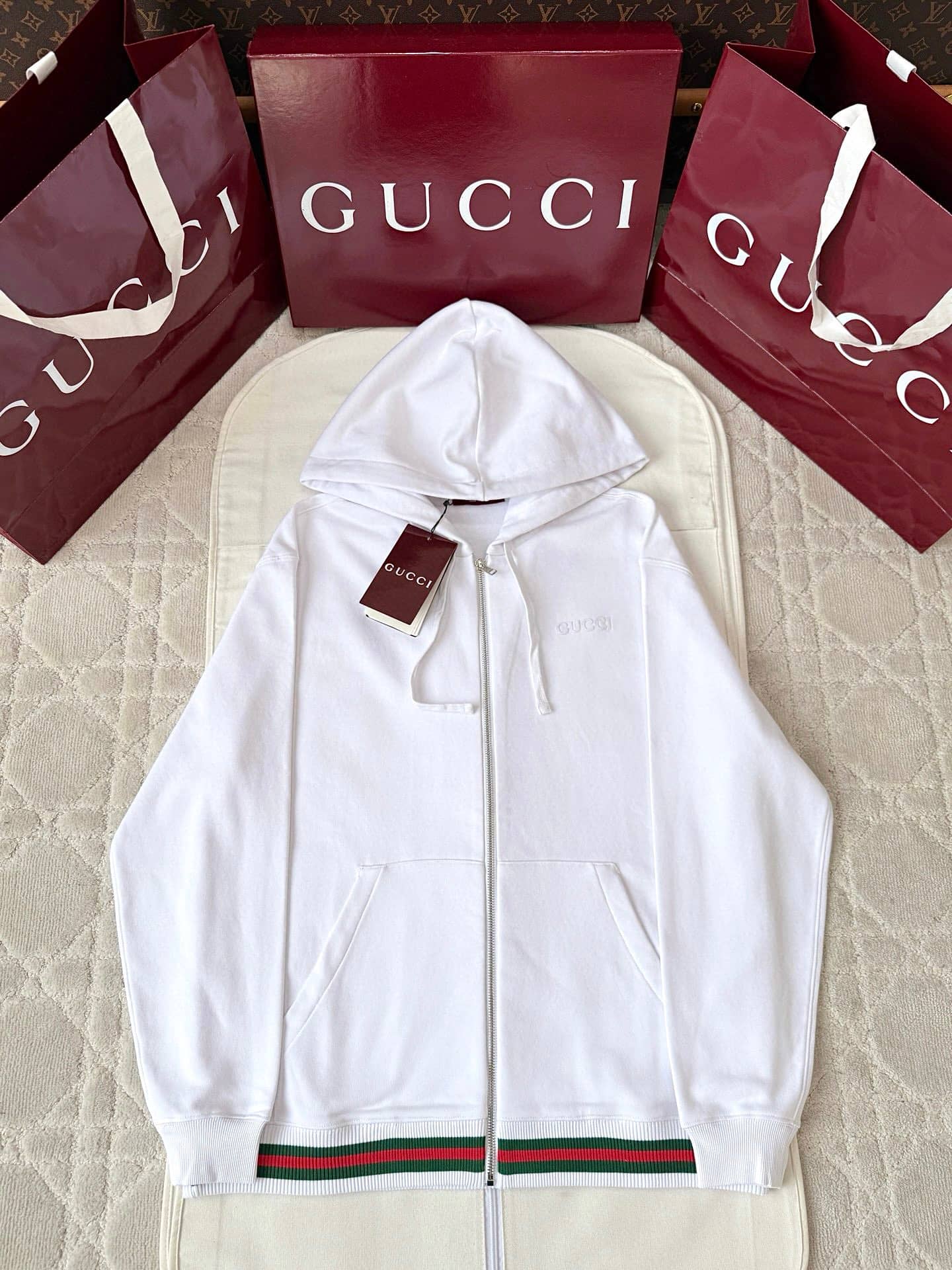 Gucci: Hoodie, embroidery, logo, zip fastening, hood