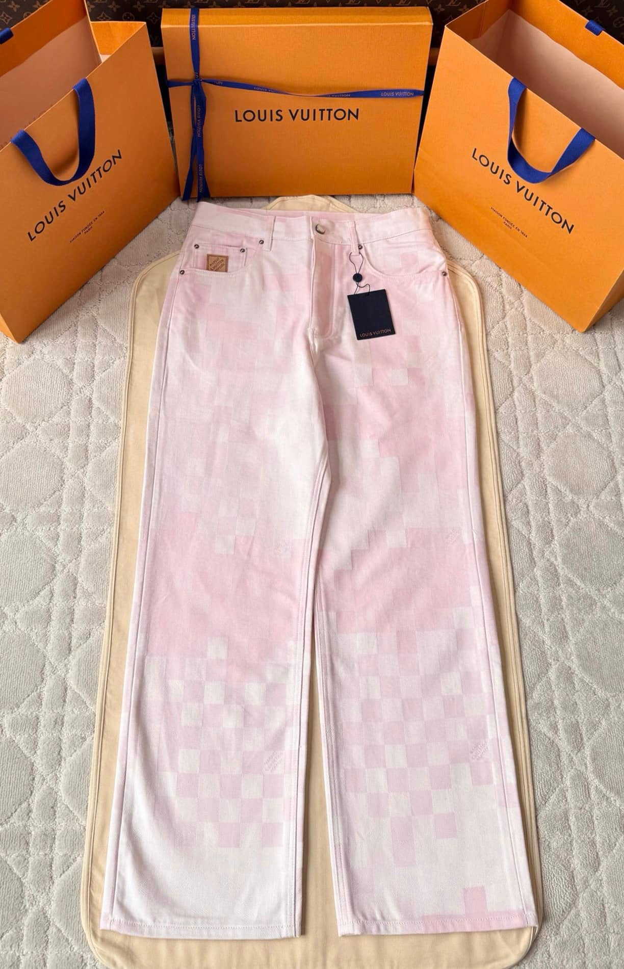 Louis Vuitton: Trousers, pink, denim