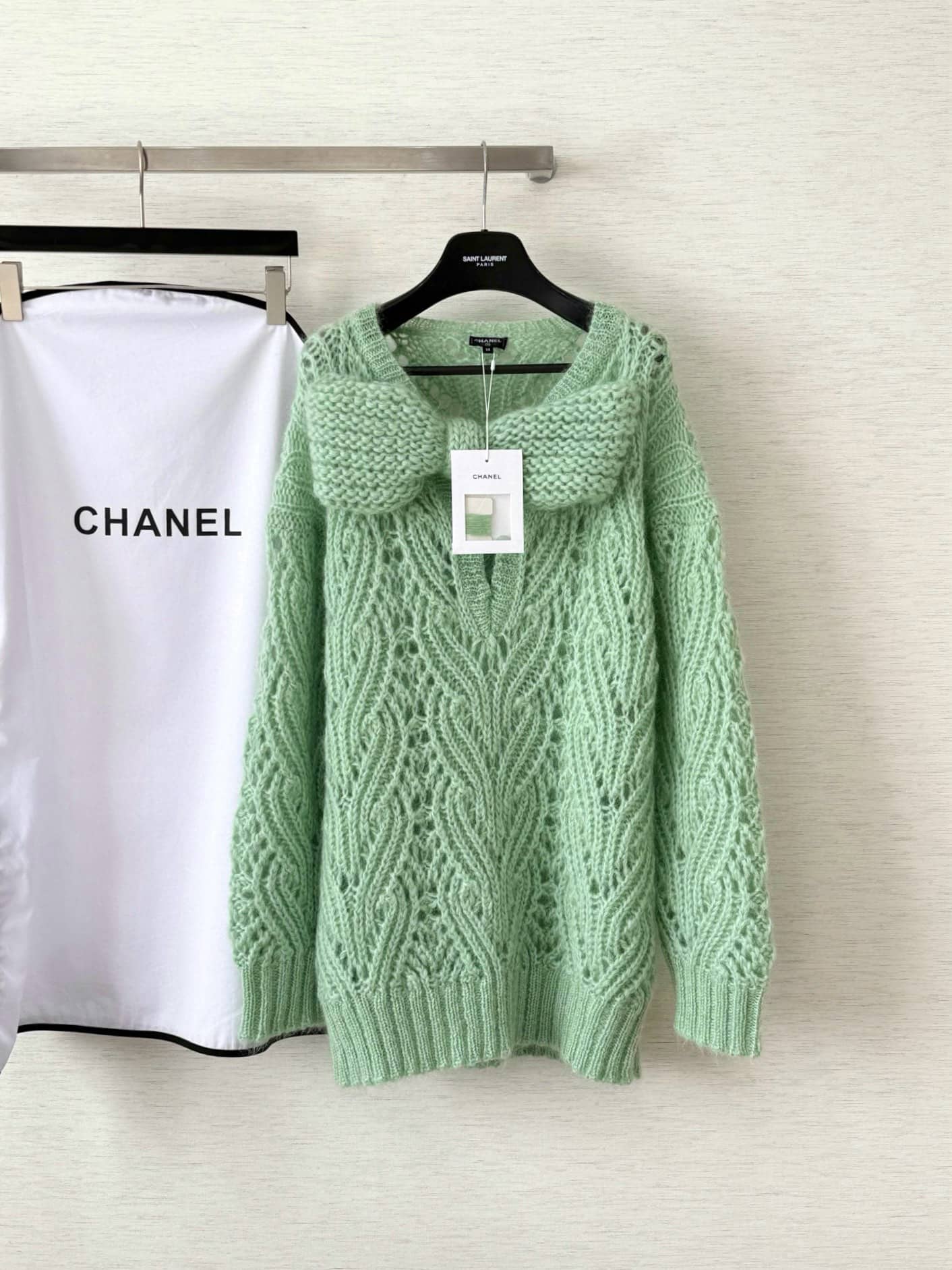Chanel: Sweater