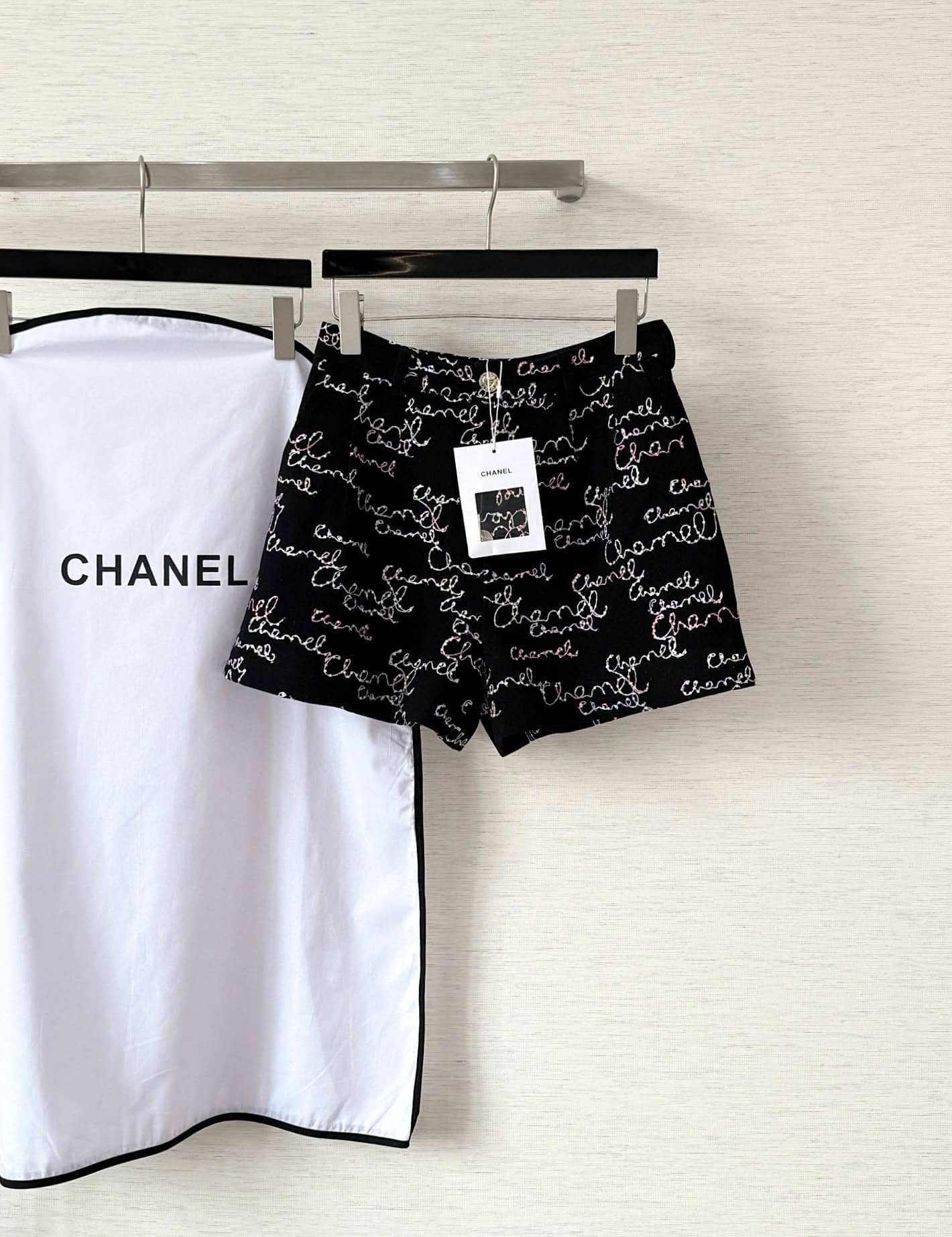 Chanel: Shorts, wool