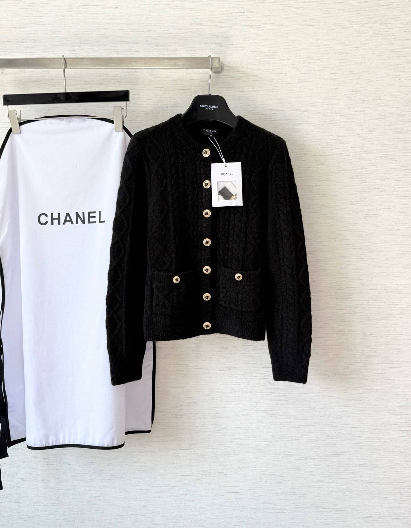 Chanel: Cardigan