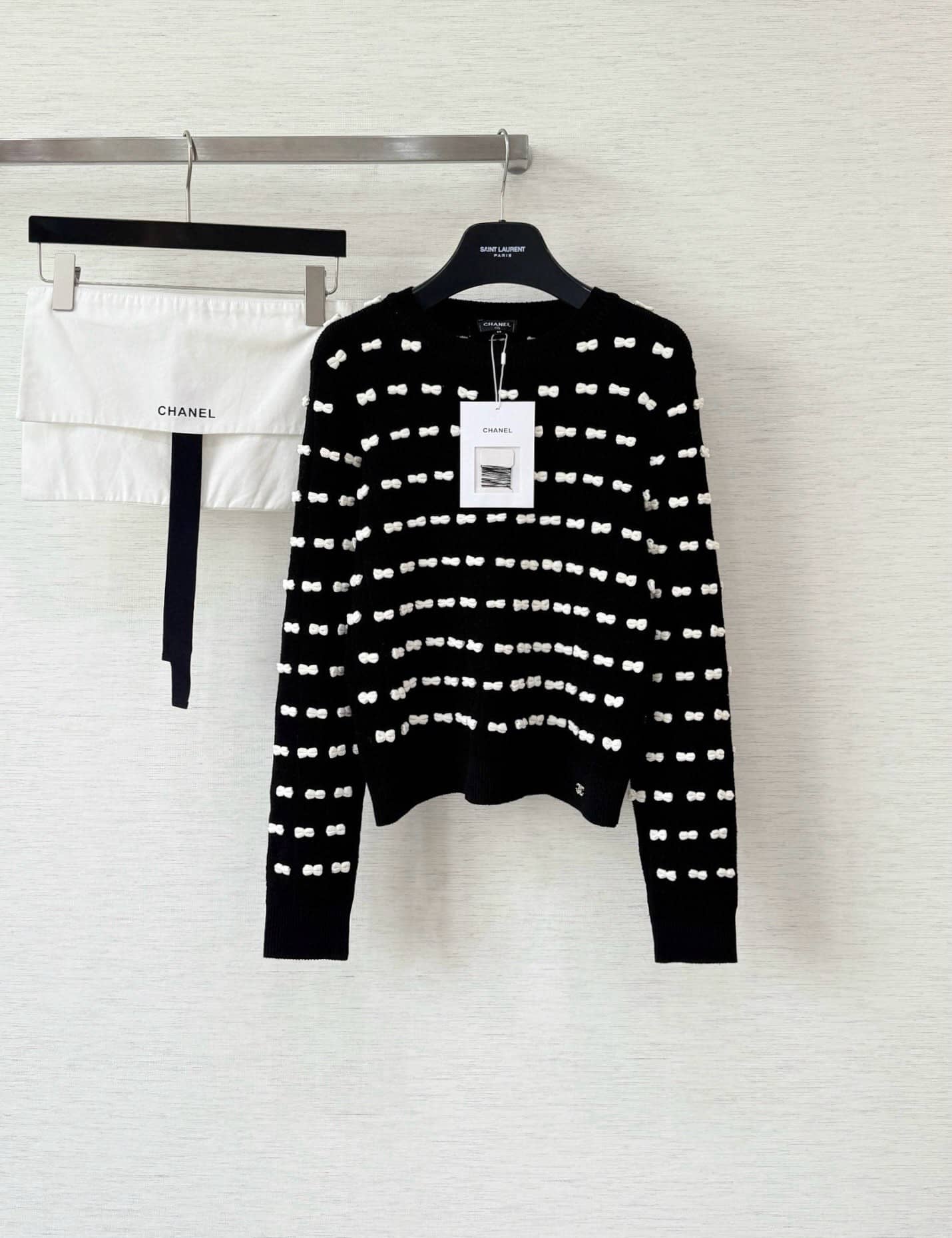 Chanel: Sweater