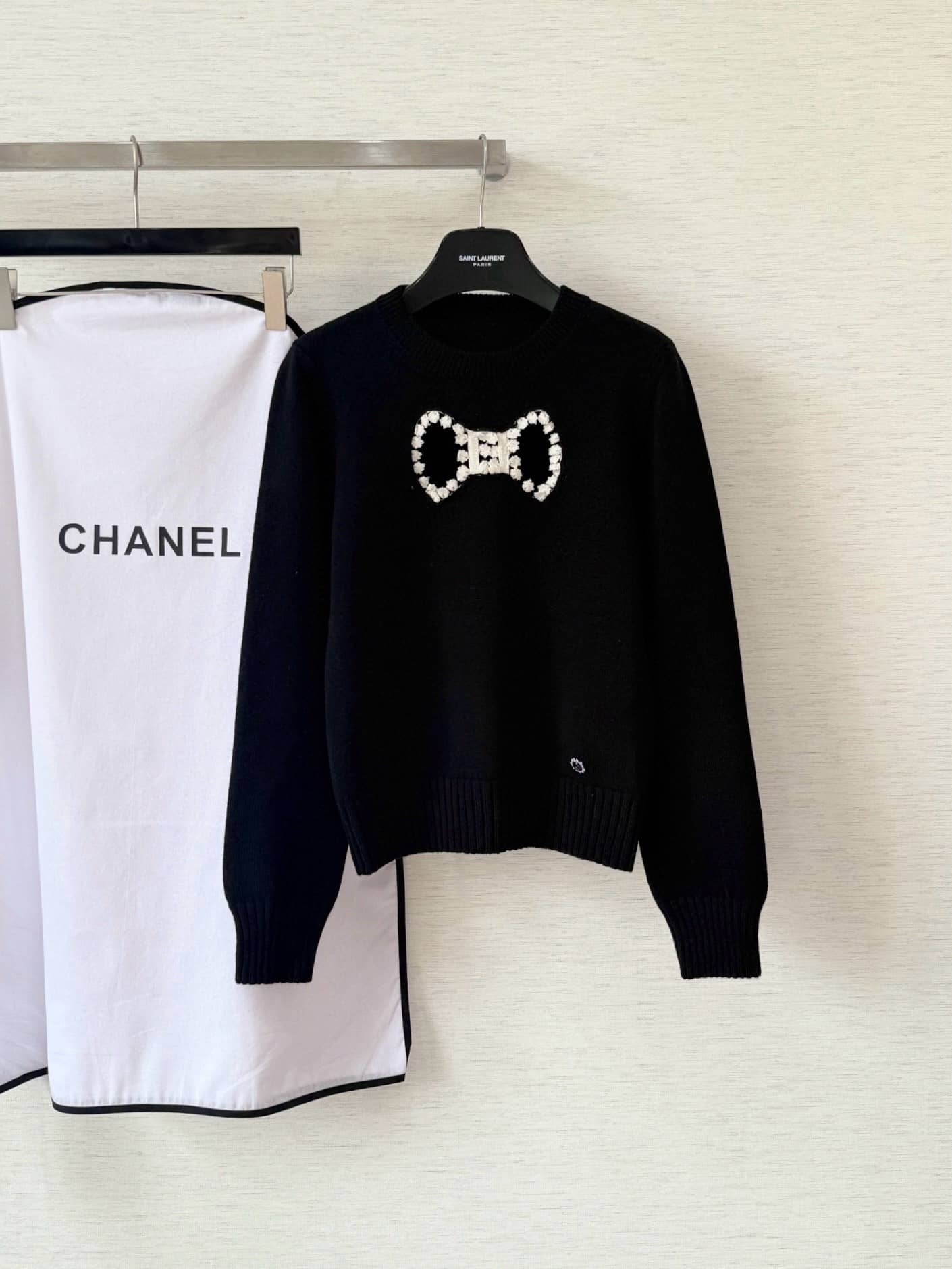 Chanel: Sweater