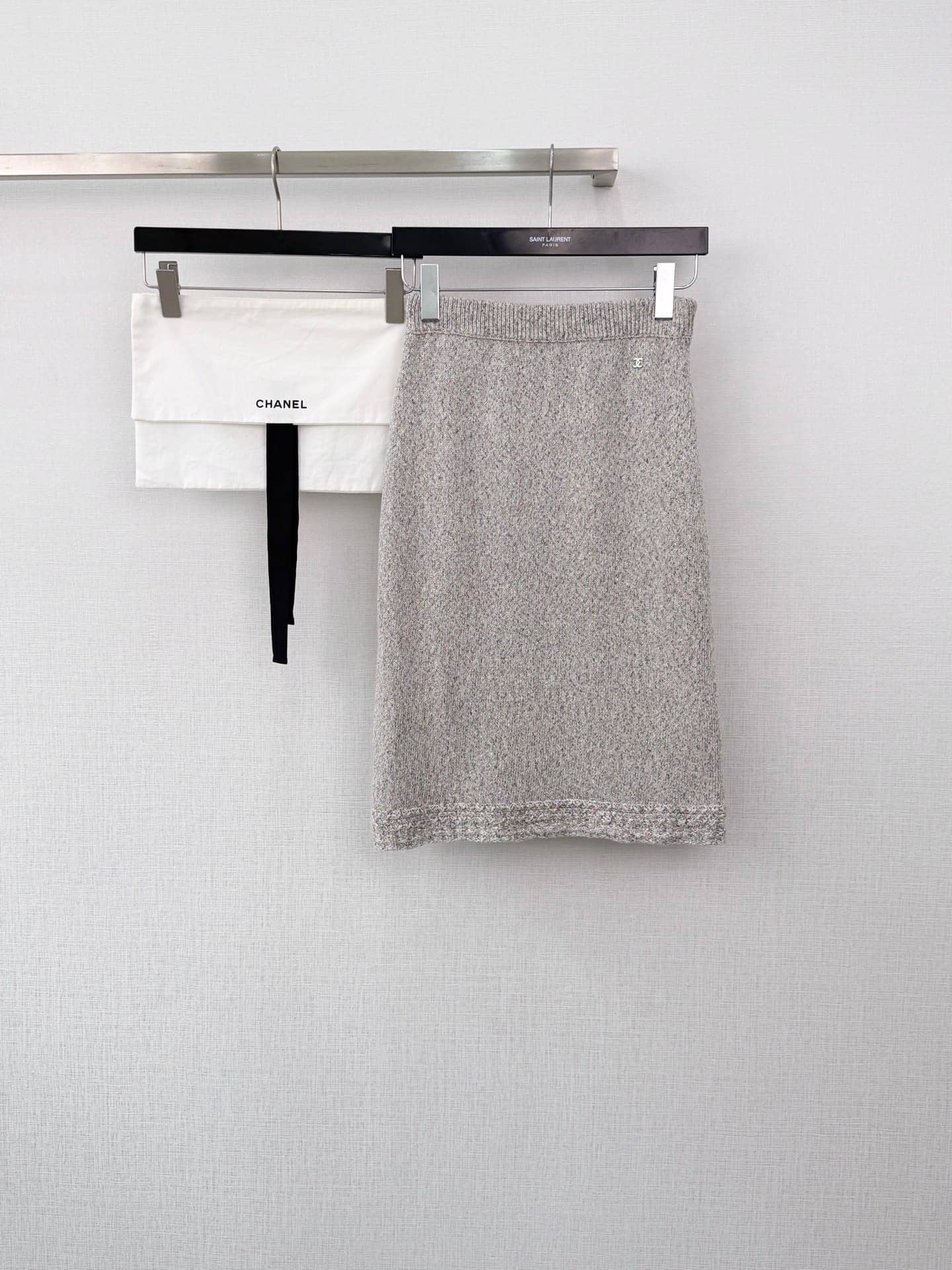 Chanel: Skirt, grey