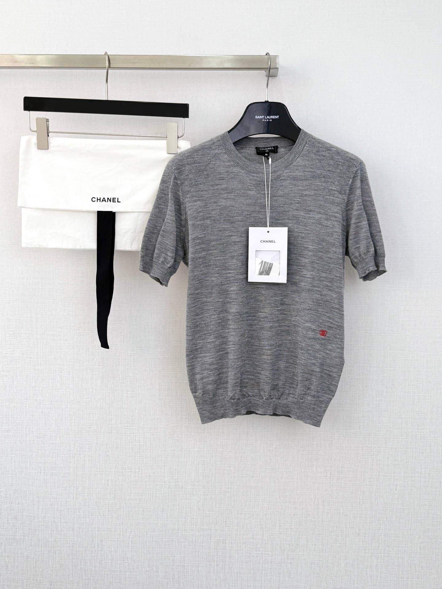 Chanel: T-shirt, embroidery