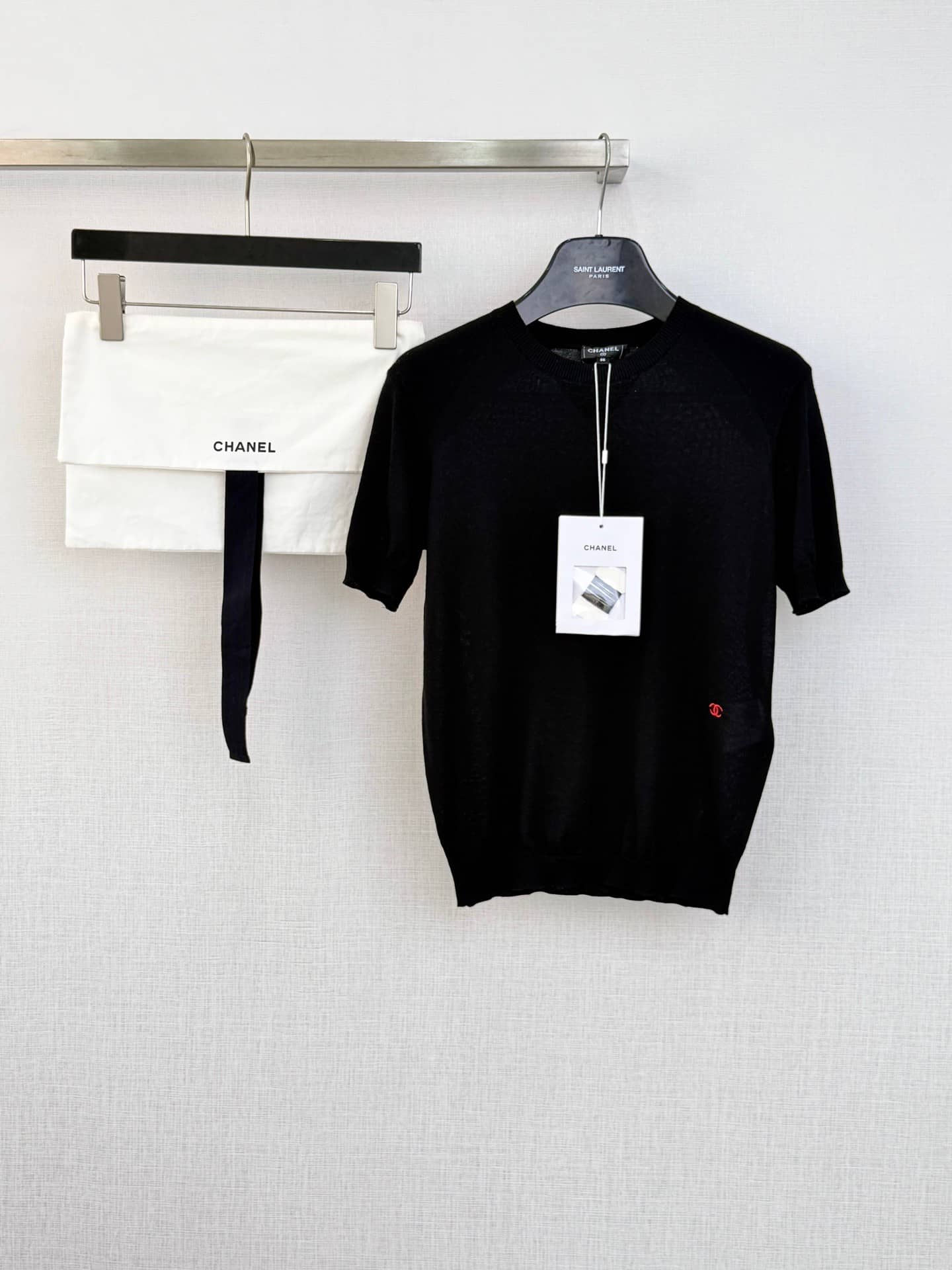 Chanel: T-shirt, embroidery