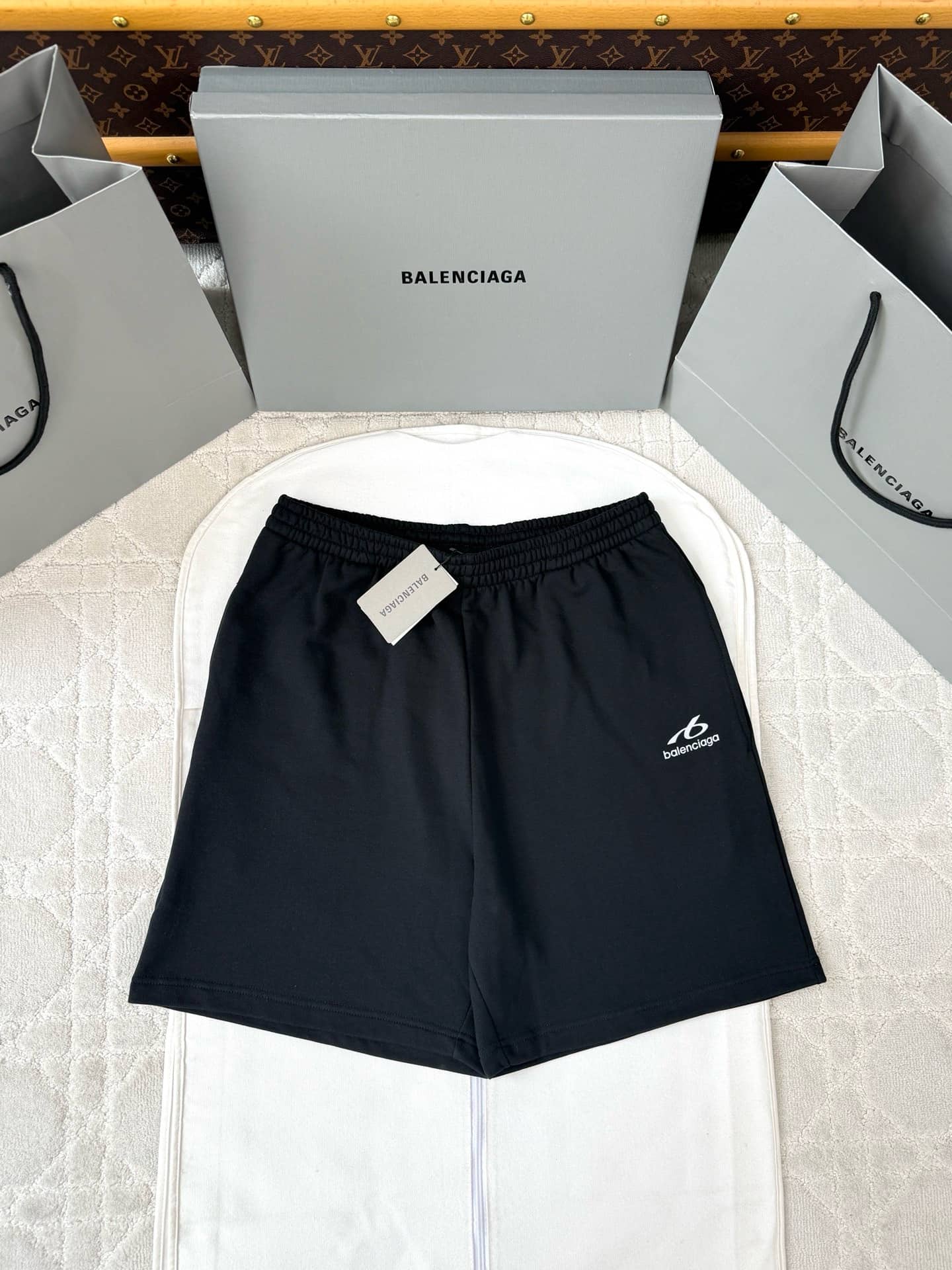 Balenciaga: шорты, принт