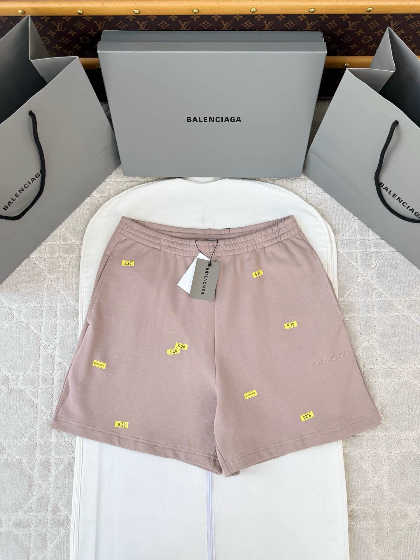 Balenciaga: шорты