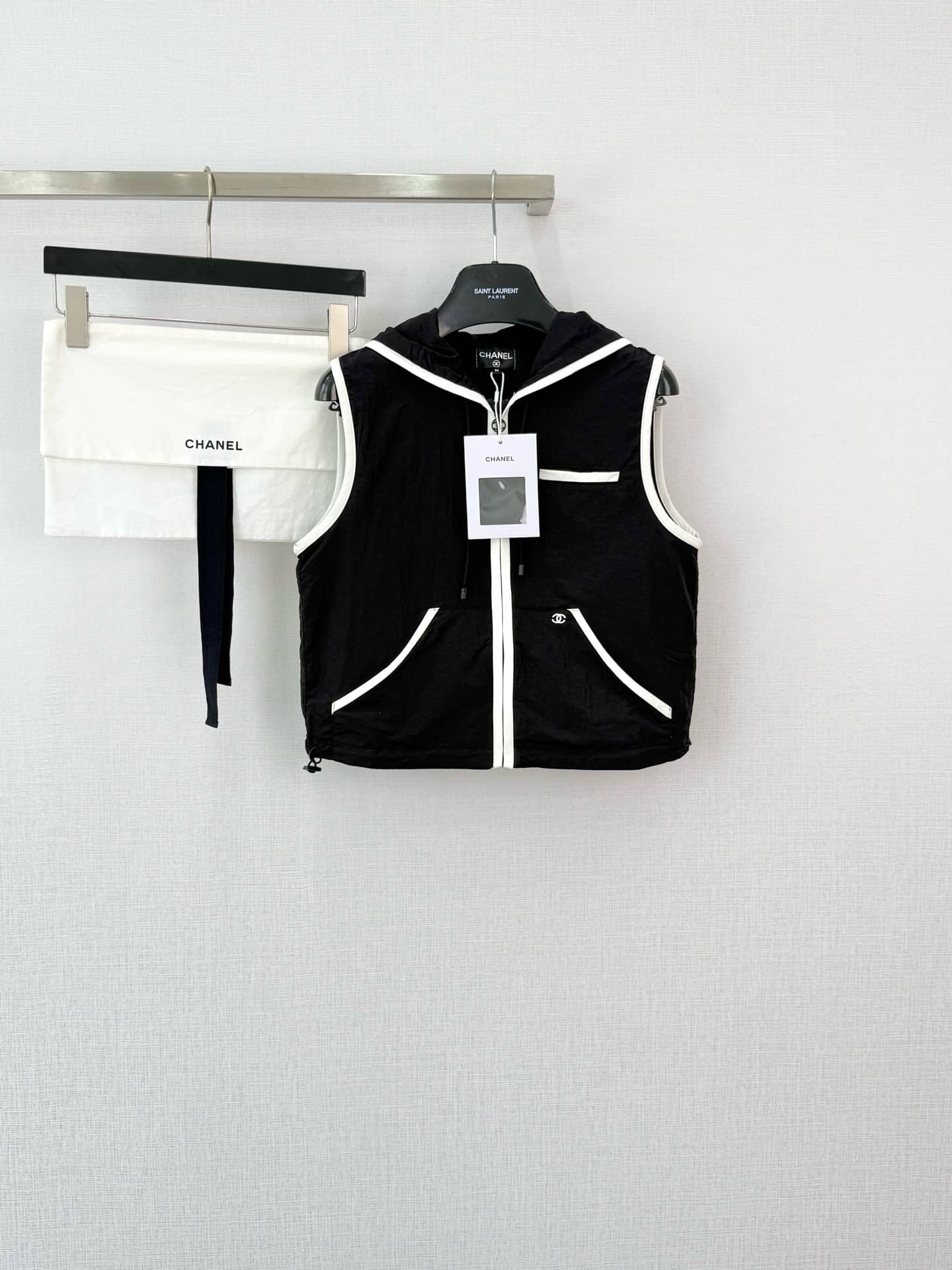Chanel: Costume / ensemble, capuche, nylon