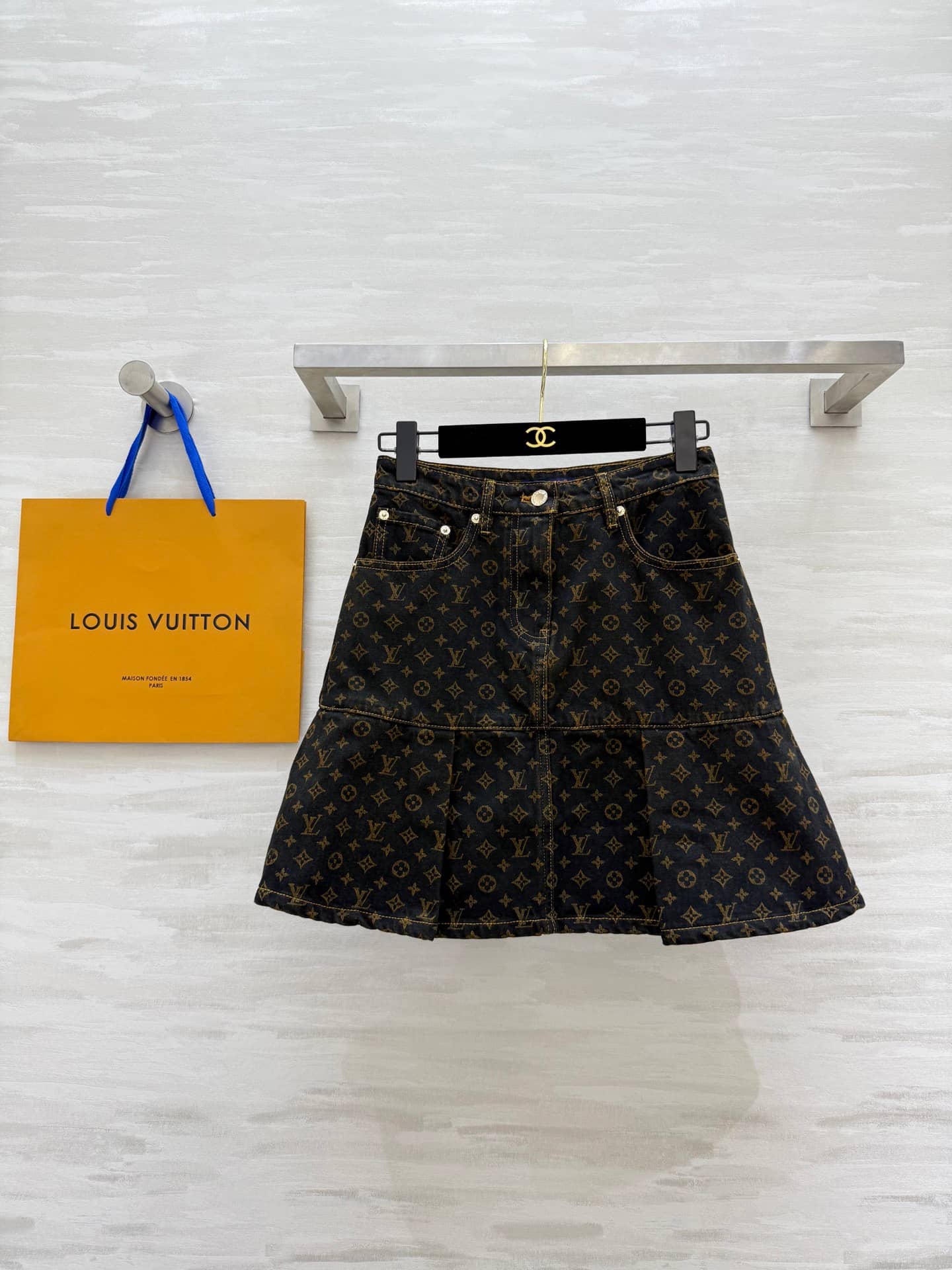 Louis Vuitton: Jupe, imprimé, monogramme