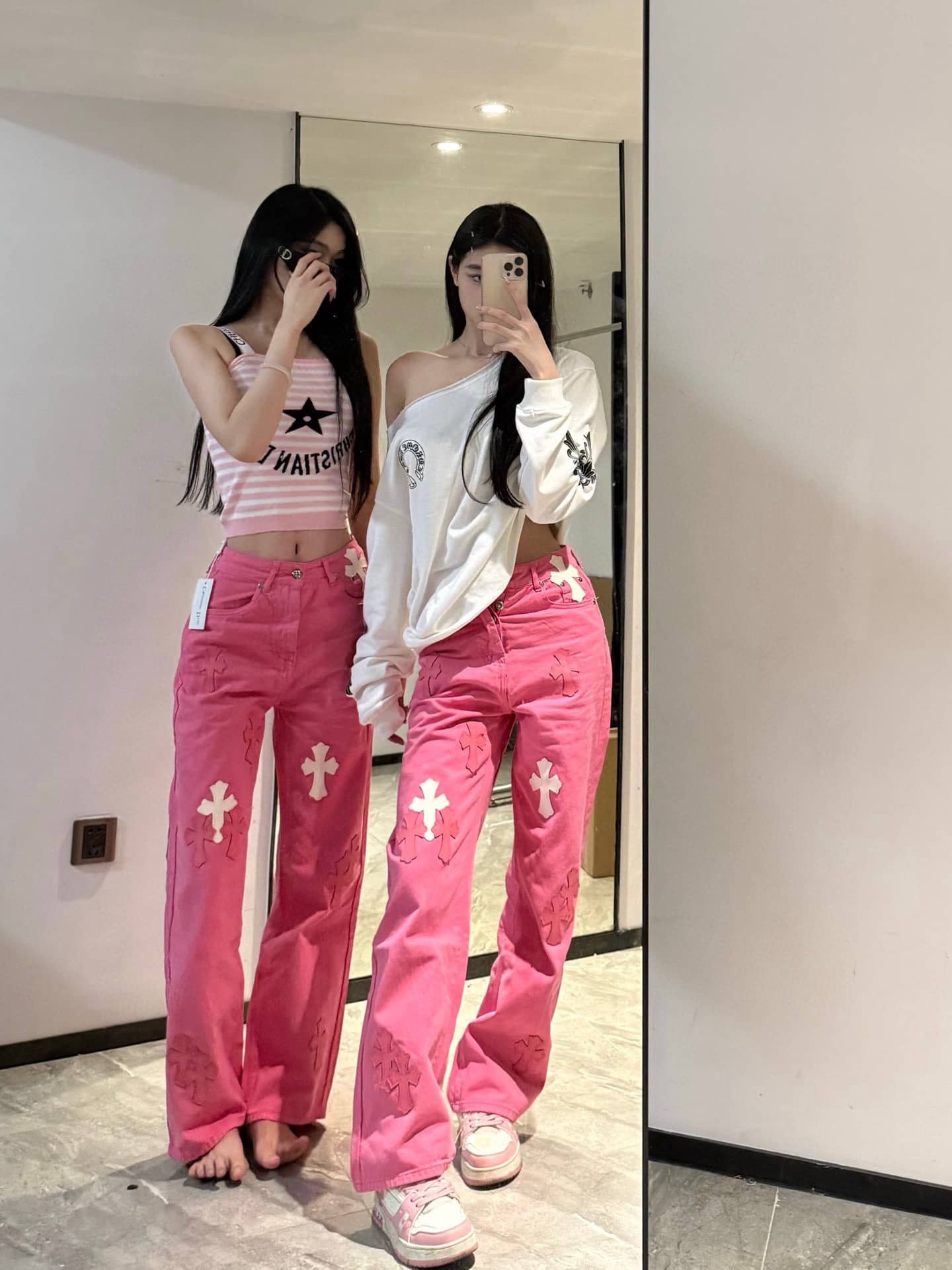 Chrome Hearts: джинсы, розовый цвет, вышивка, винтажная обработка, металлическая фурнитура, деним