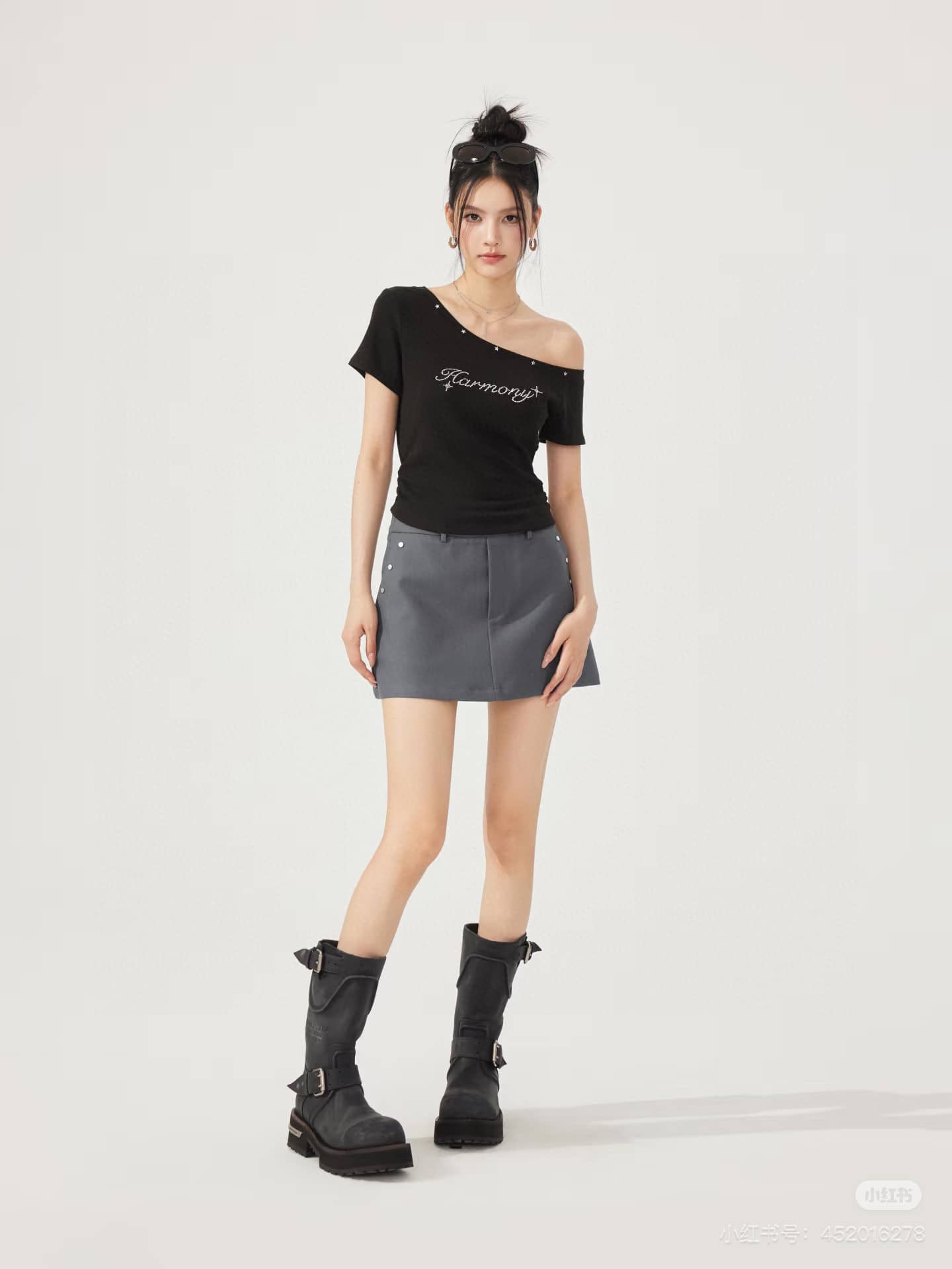 Balenciaga: Jupe, finition vintage, pièces métalliques, denim