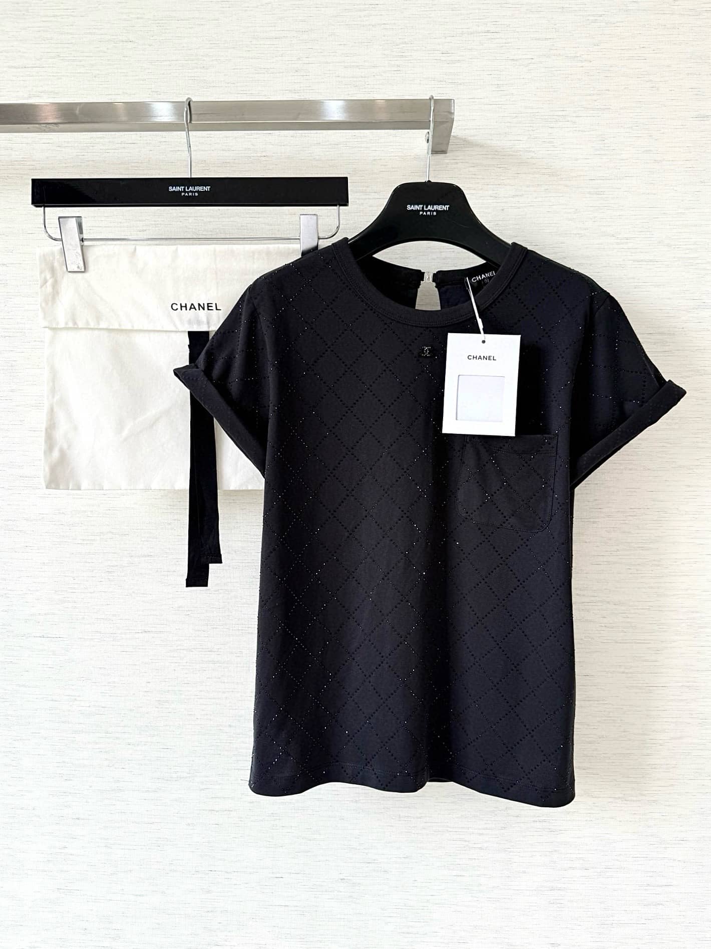 Chanel: T-shirt, black, white